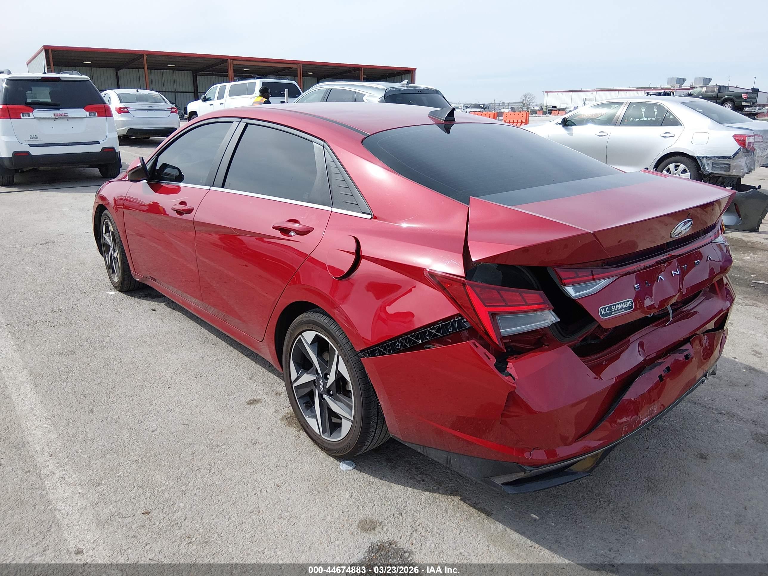 HYUNDAI ELANTRA image 3