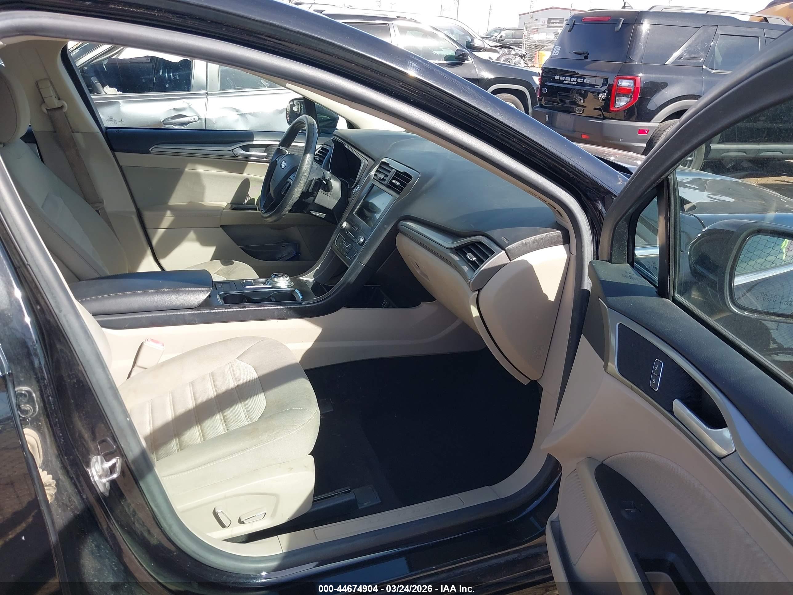 FORD FUSION image 5