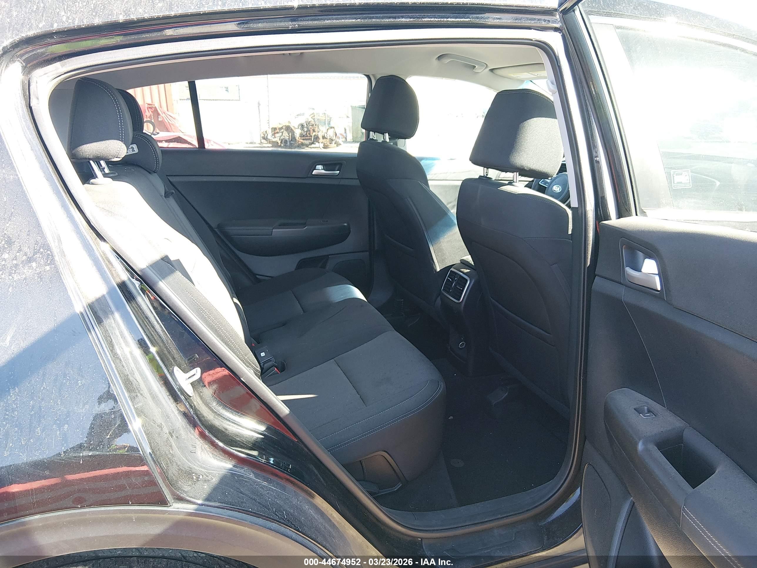 KIA SPORTAGE image 8