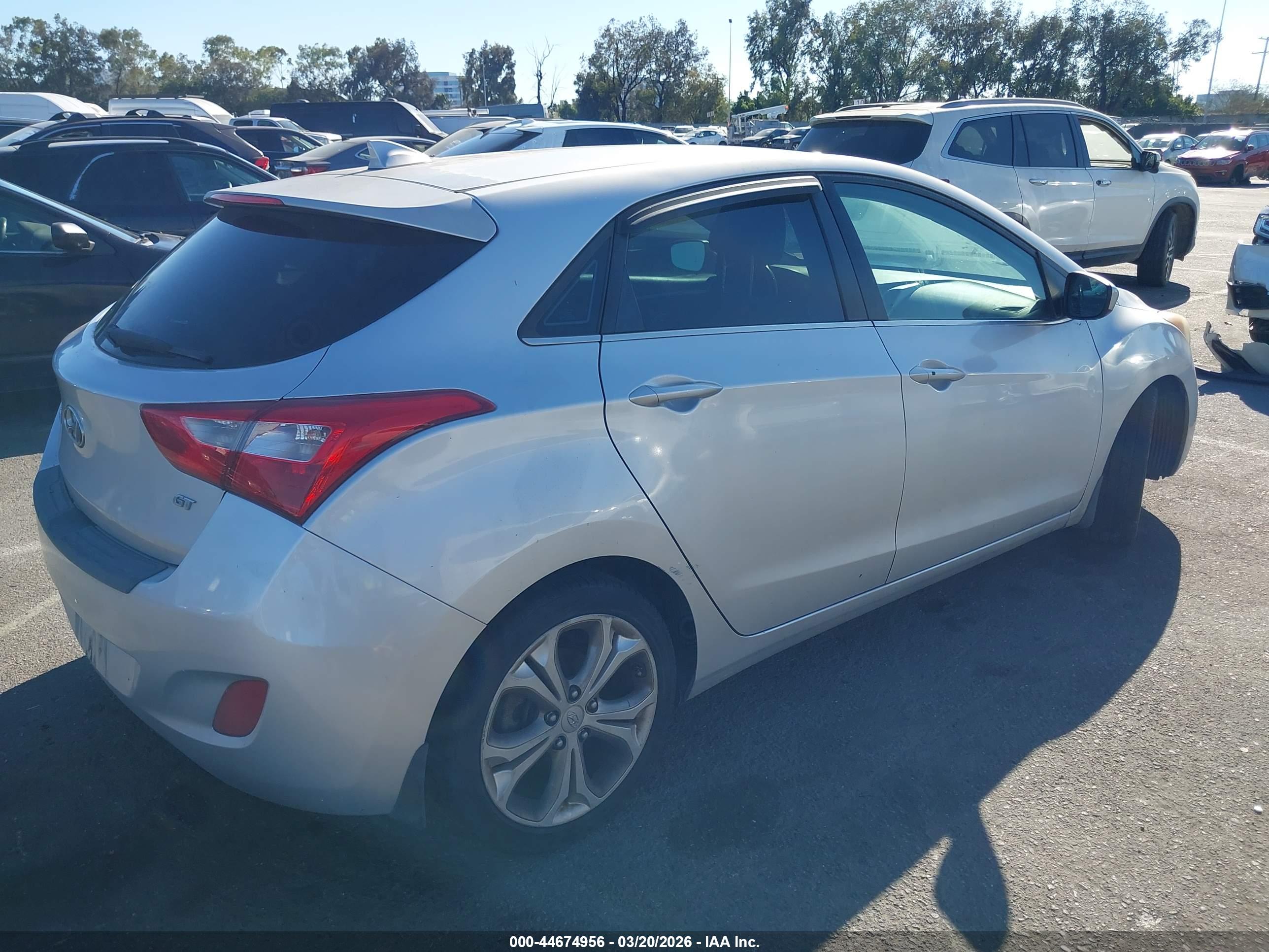 HYUNDAI ELANTRA image 4