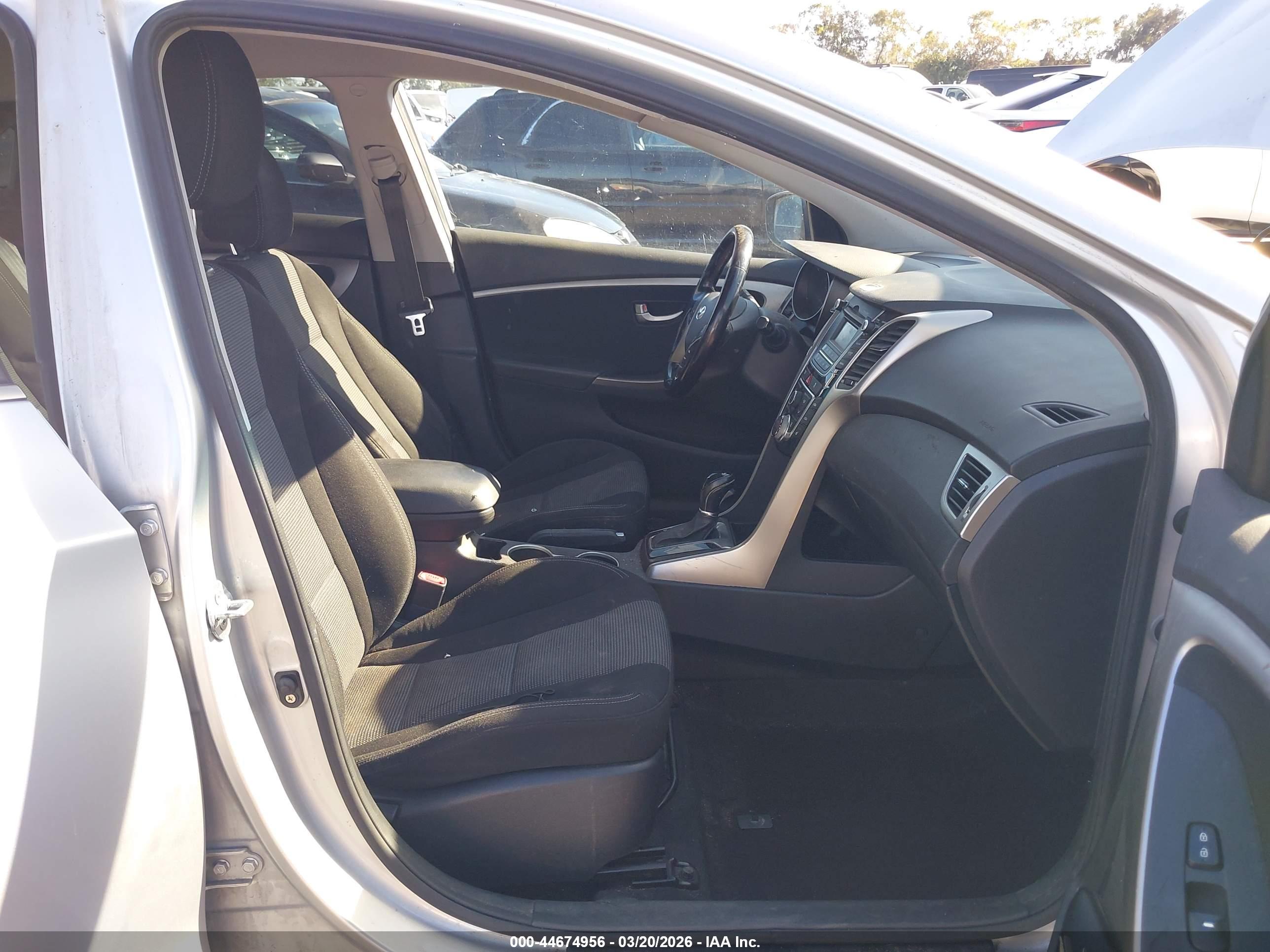 HYUNDAI ELANTRA image 5