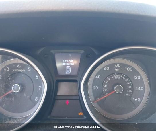 HYUNDAI ELANTRA image 7