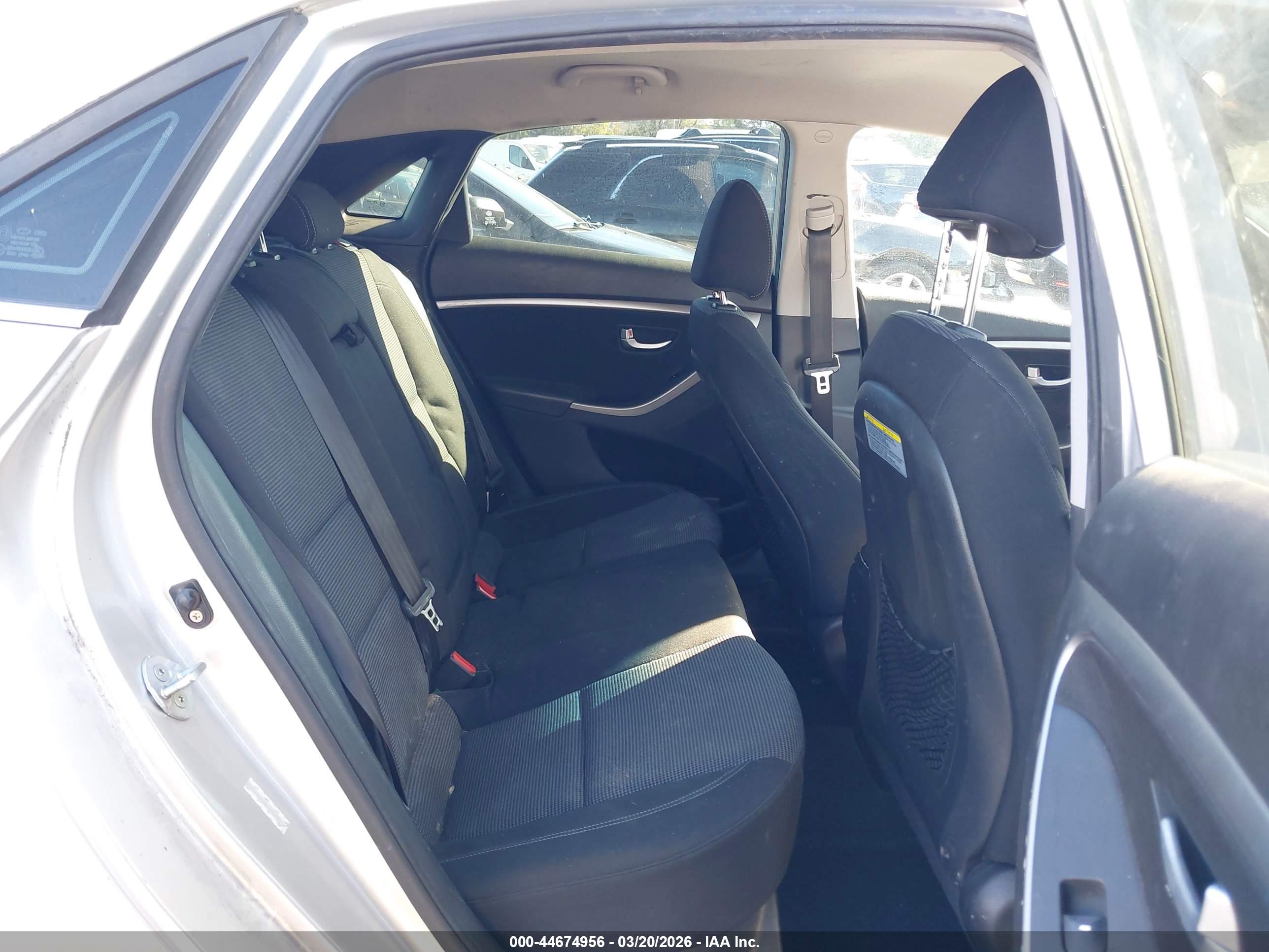 HYUNDAI ELANTRA image 8