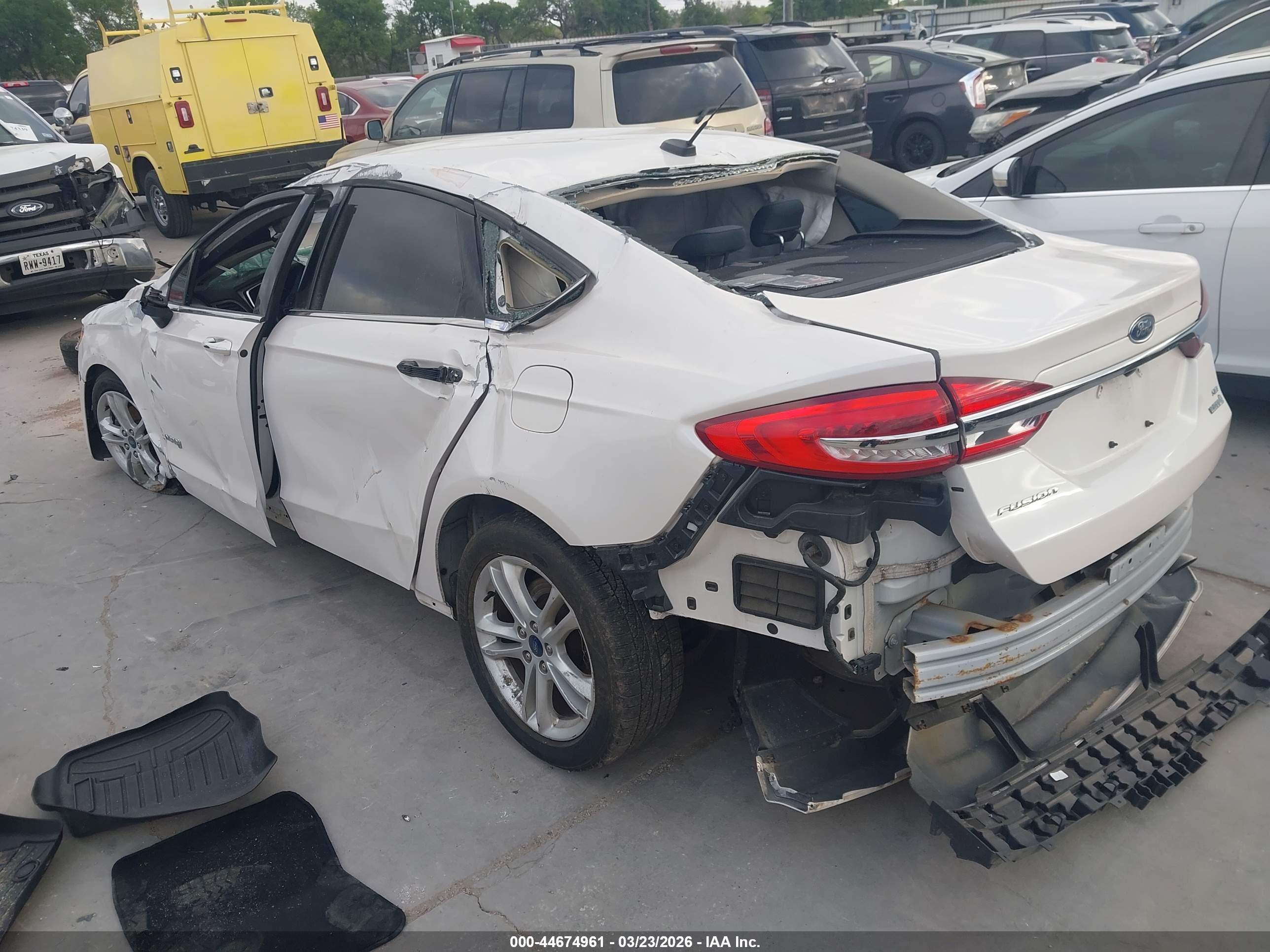 FORD FUSION image 3
