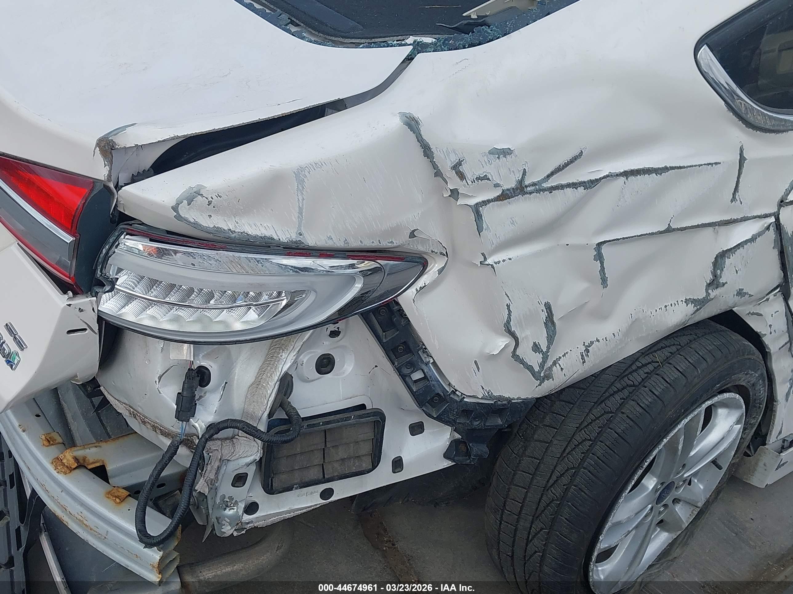 FORD FUSION image 6