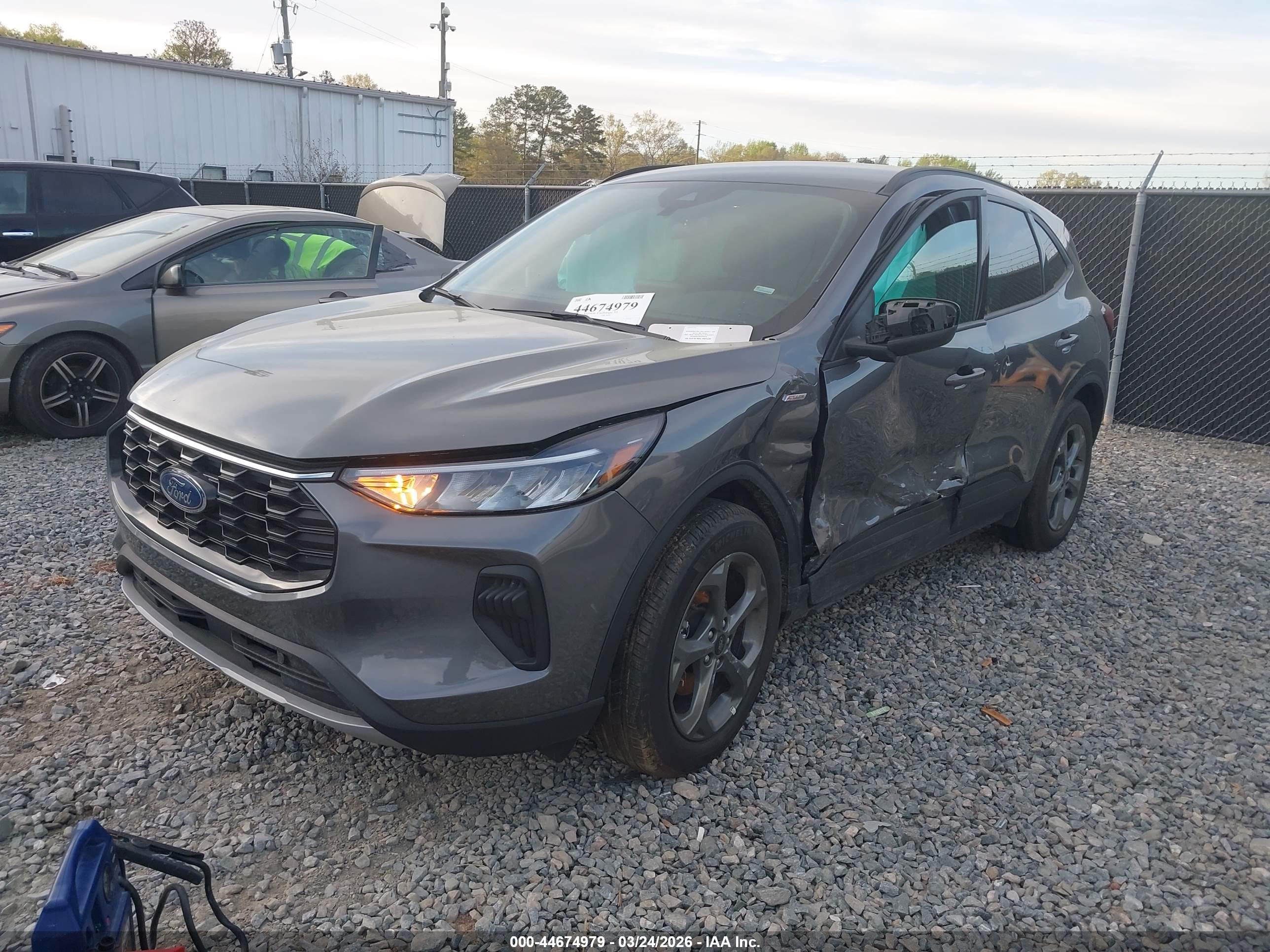FORD ESCAPE image 2