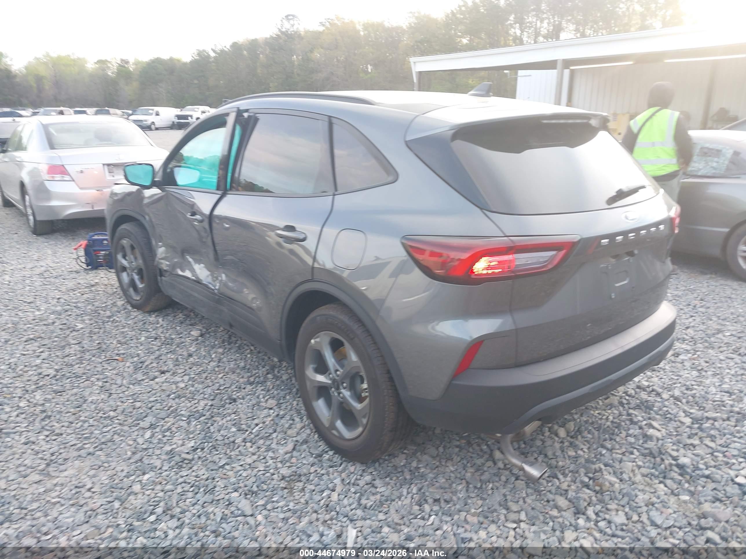 FORD ESCAPE image 3