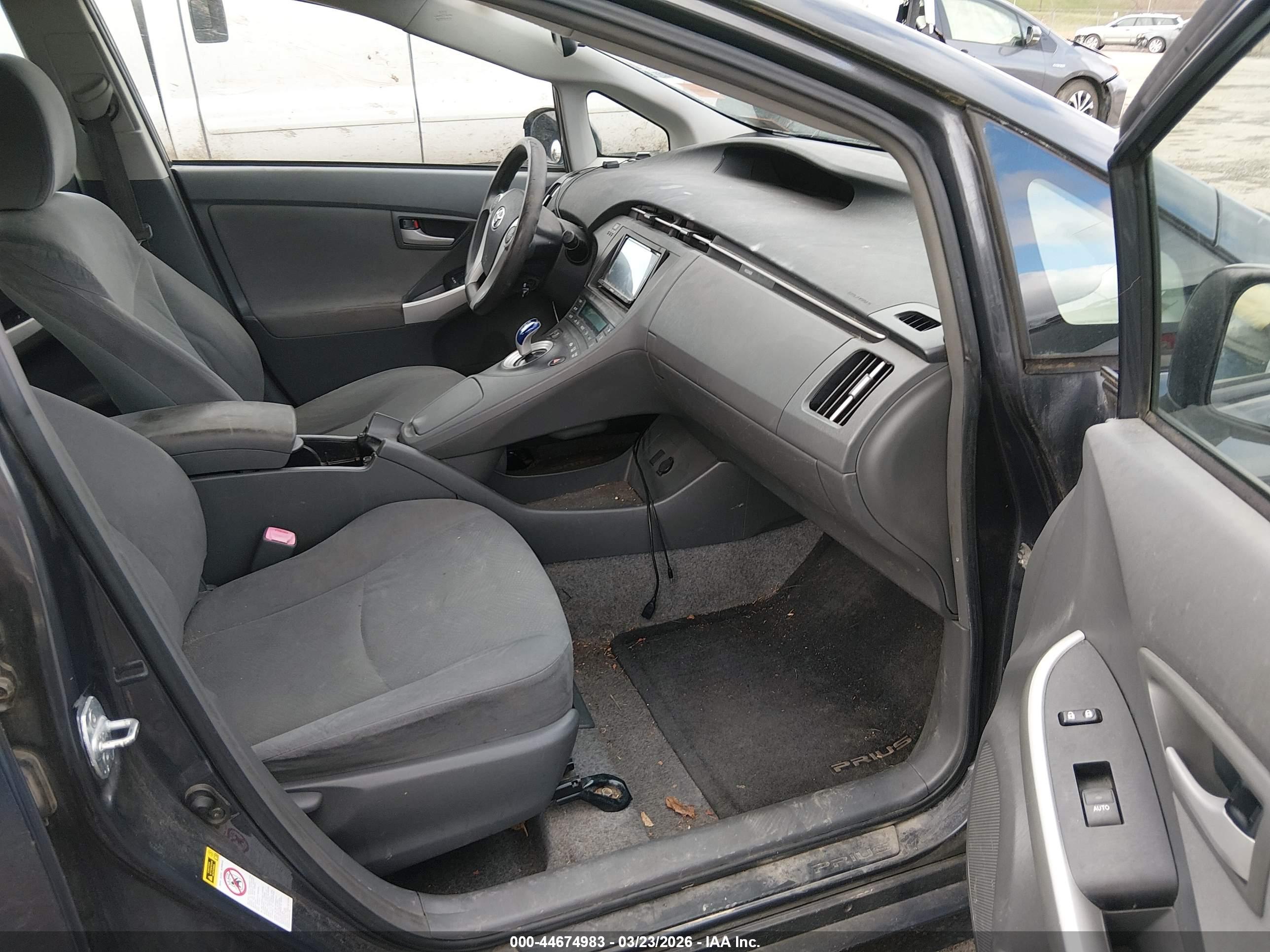 TOYOTA PRIUS image 5