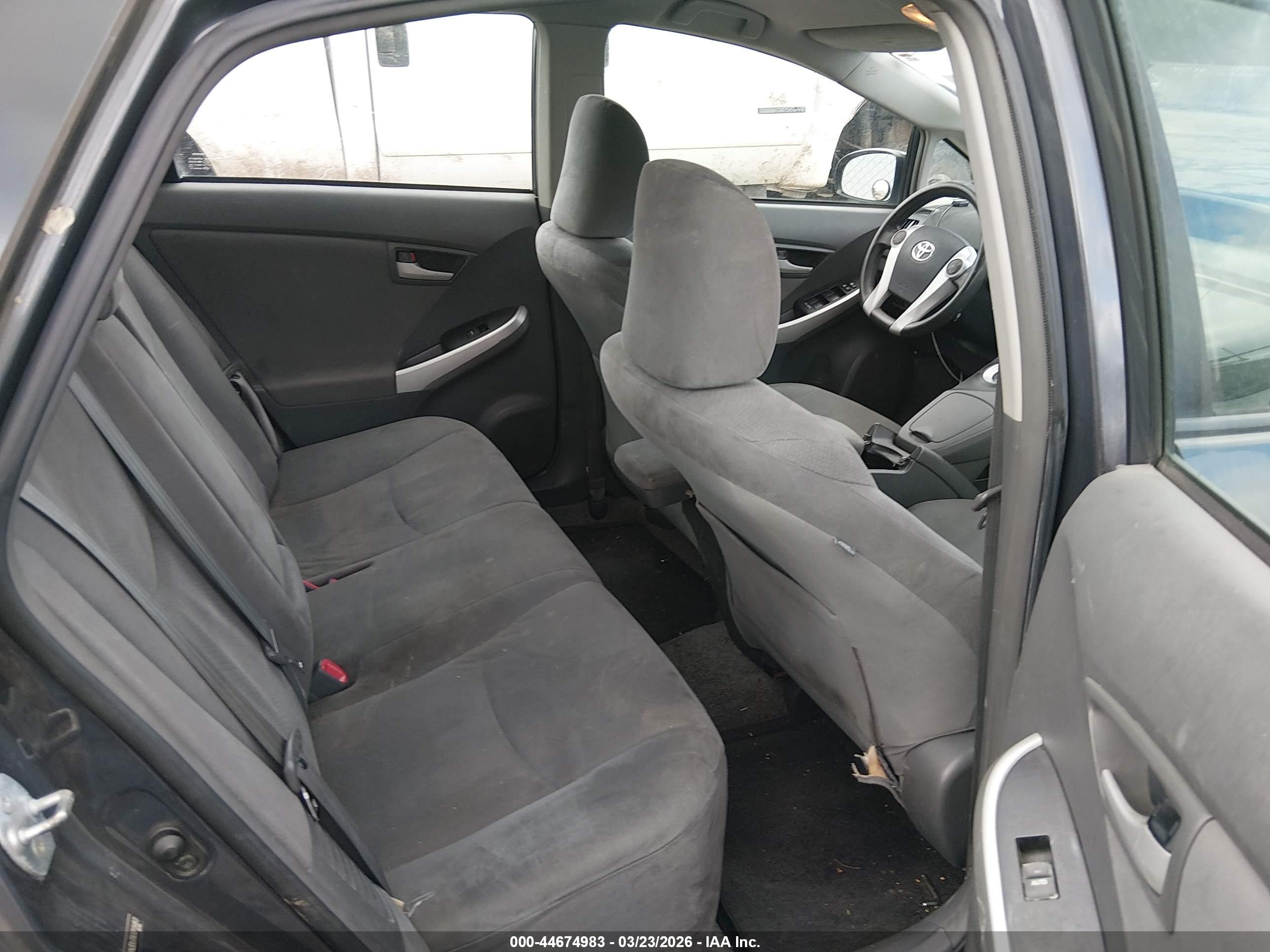TOYOTA PRIUS image 8