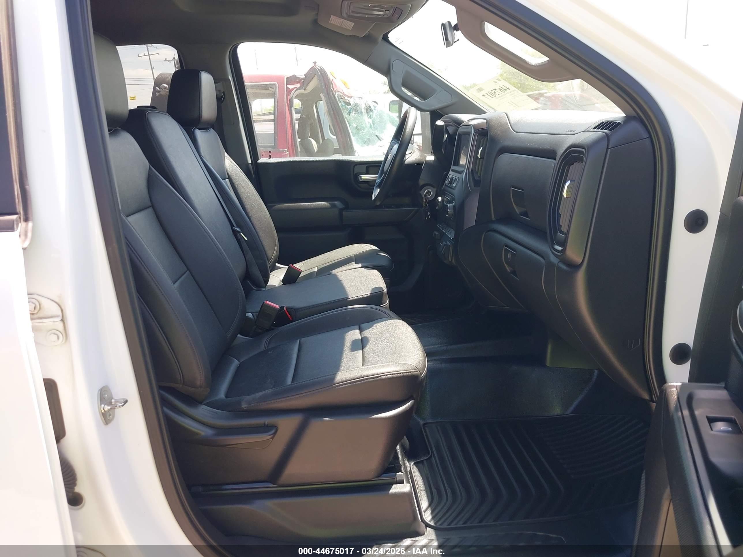 CHEVROLET SILVERADO image 5
