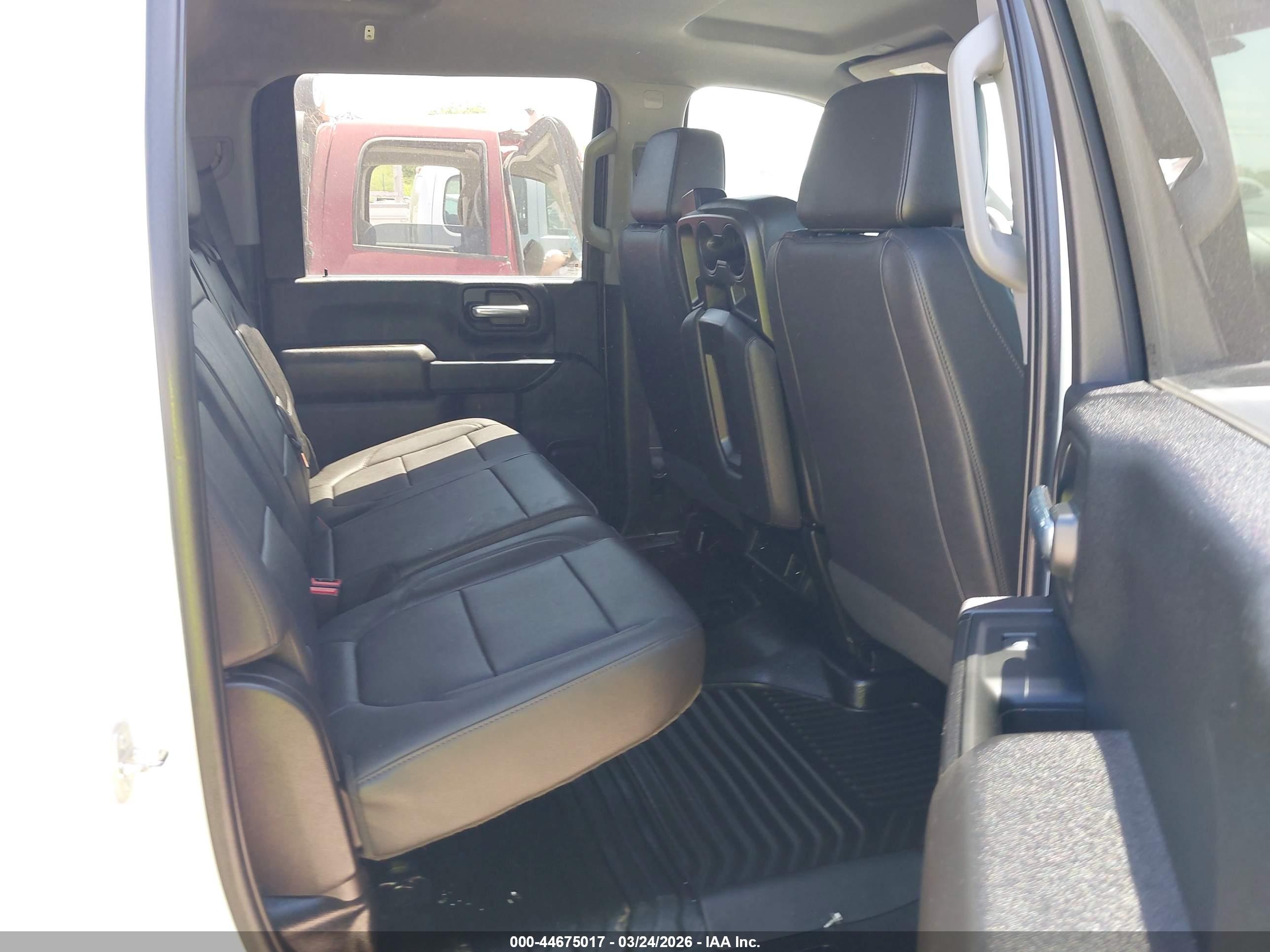 CHEVROLET SILVERADO image 8