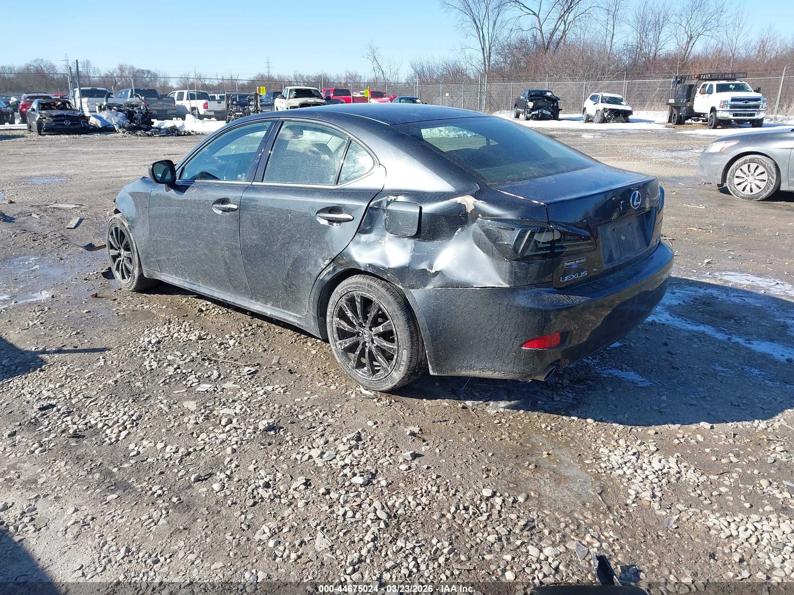LEXUS IS image 3