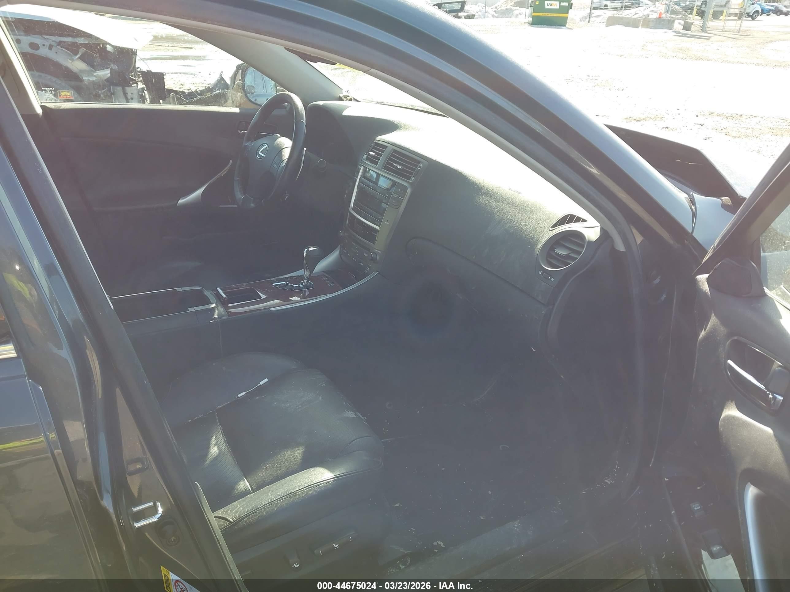 LEXUS IS image 5