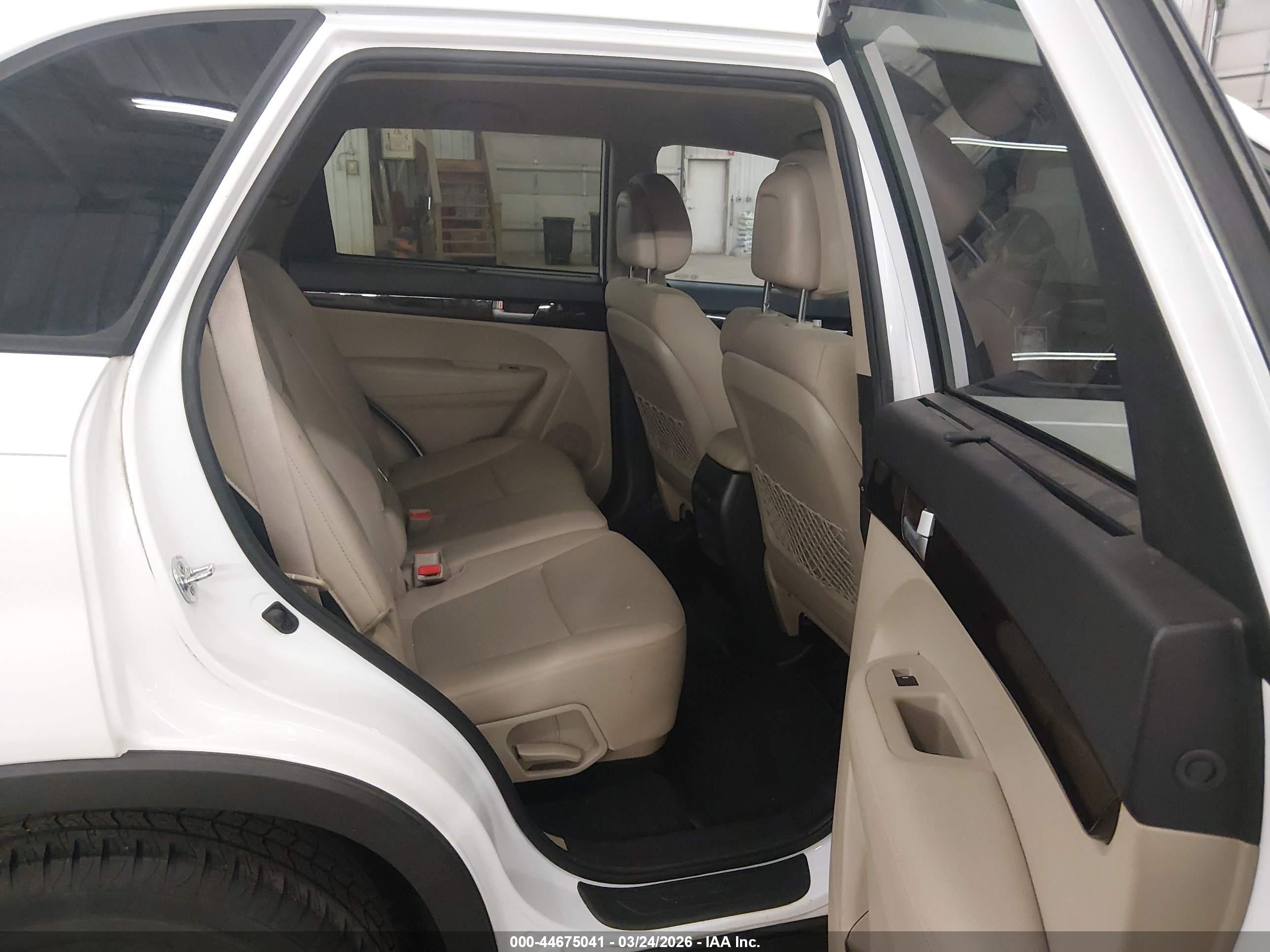 KIA SORENTO image 8