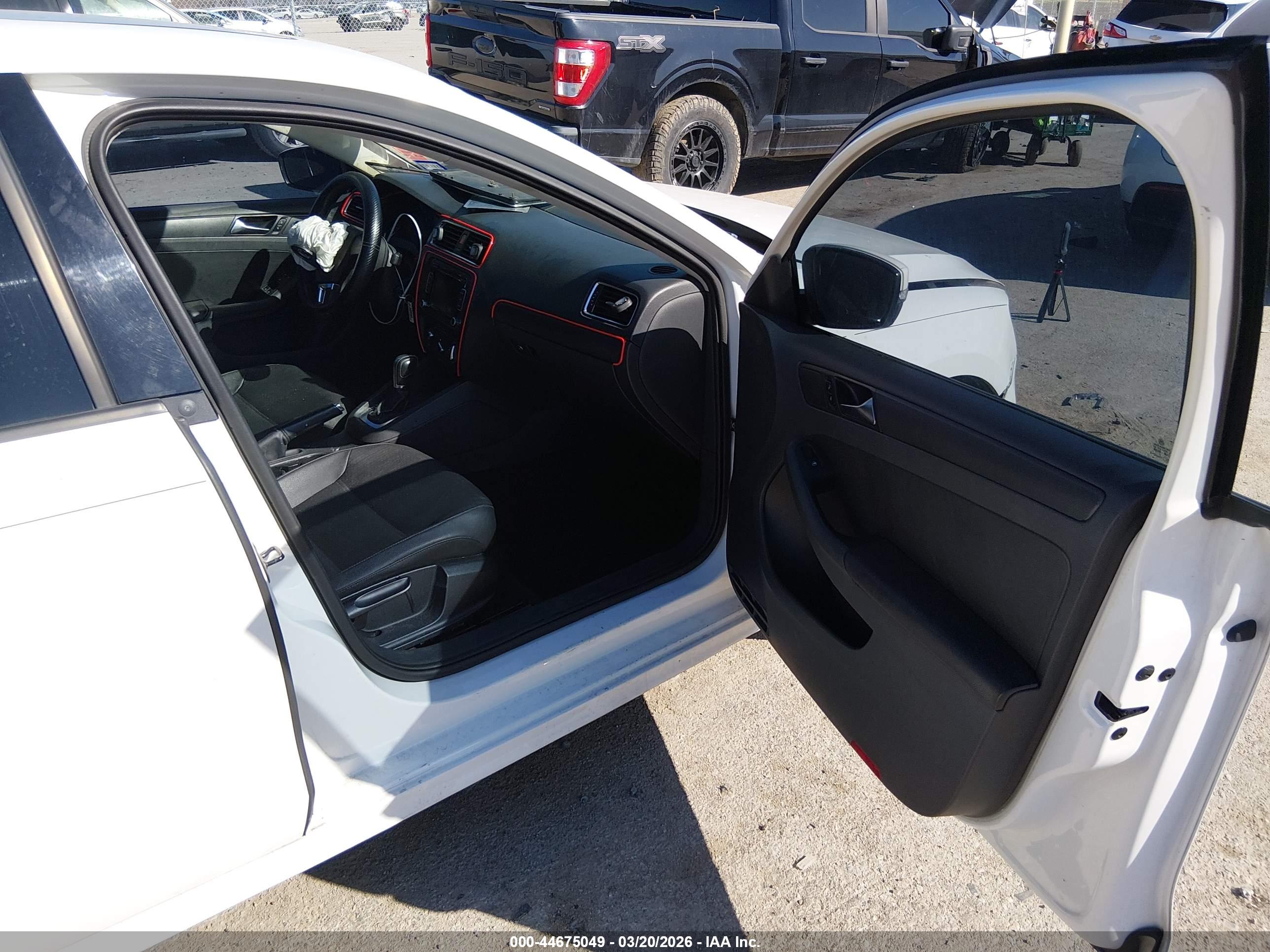VOLKSWAGEN JETTA image 5