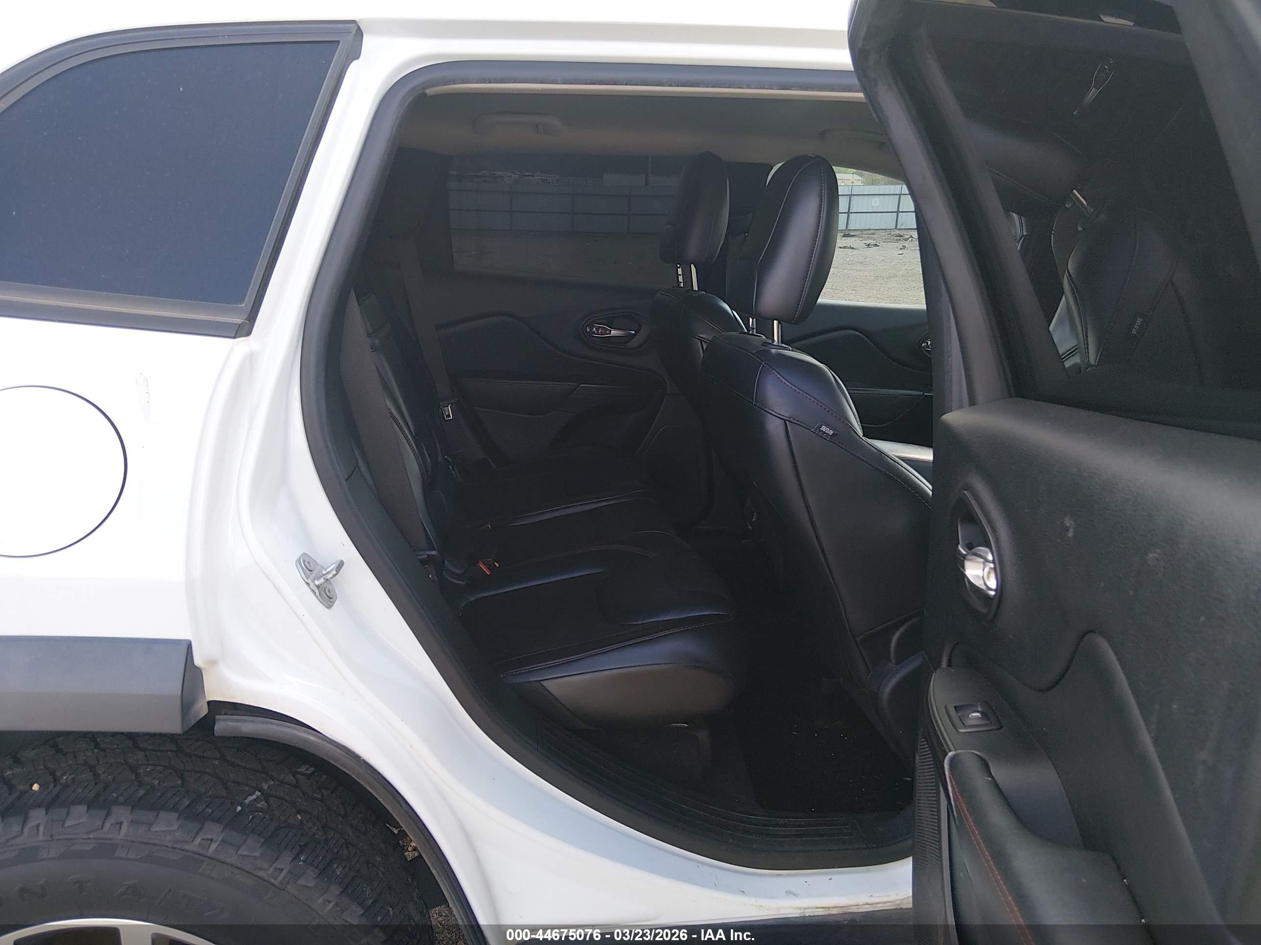 JEEP CHEROKEE image 8