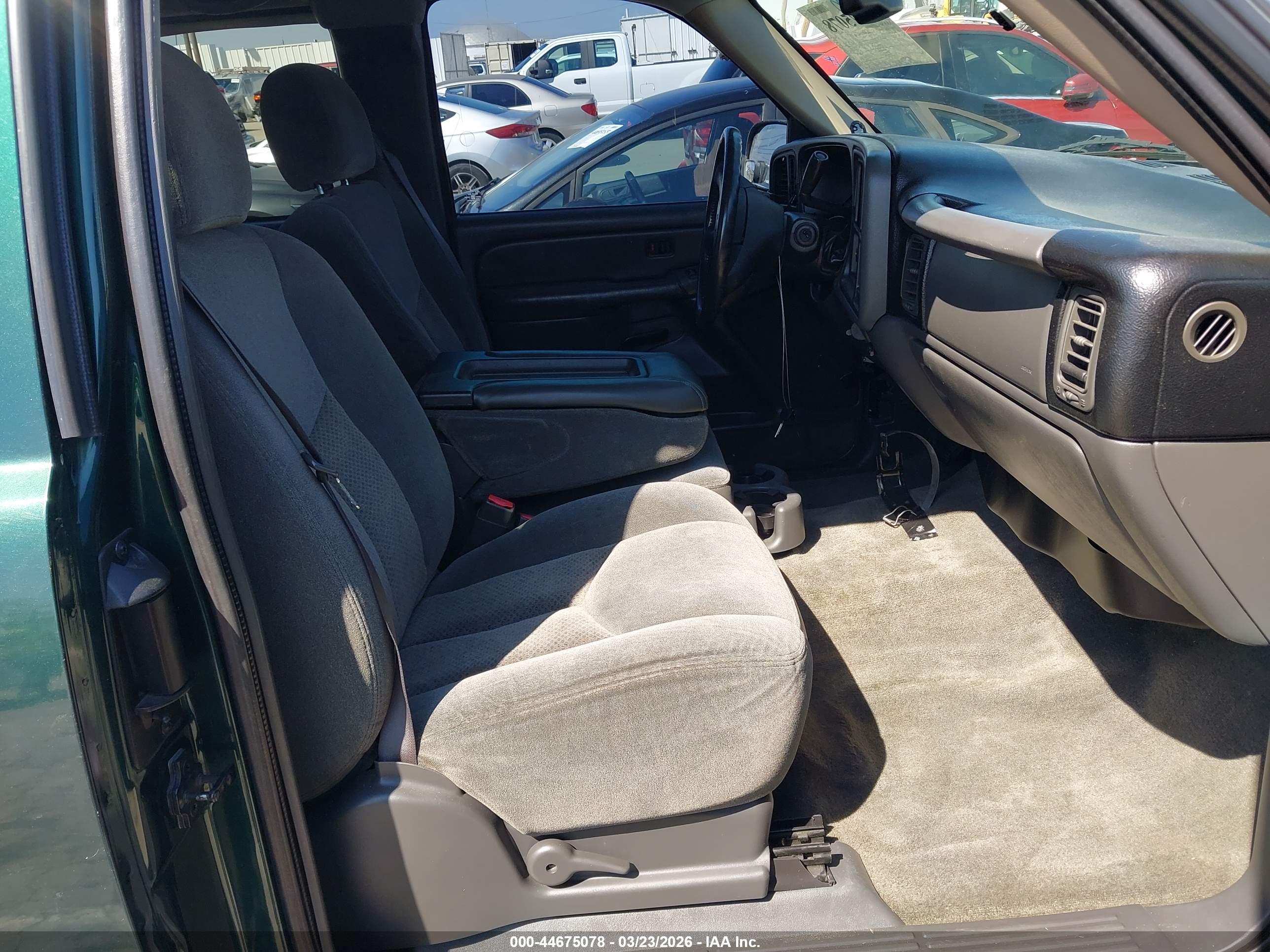 CHEVROLET SILVERADO image 5