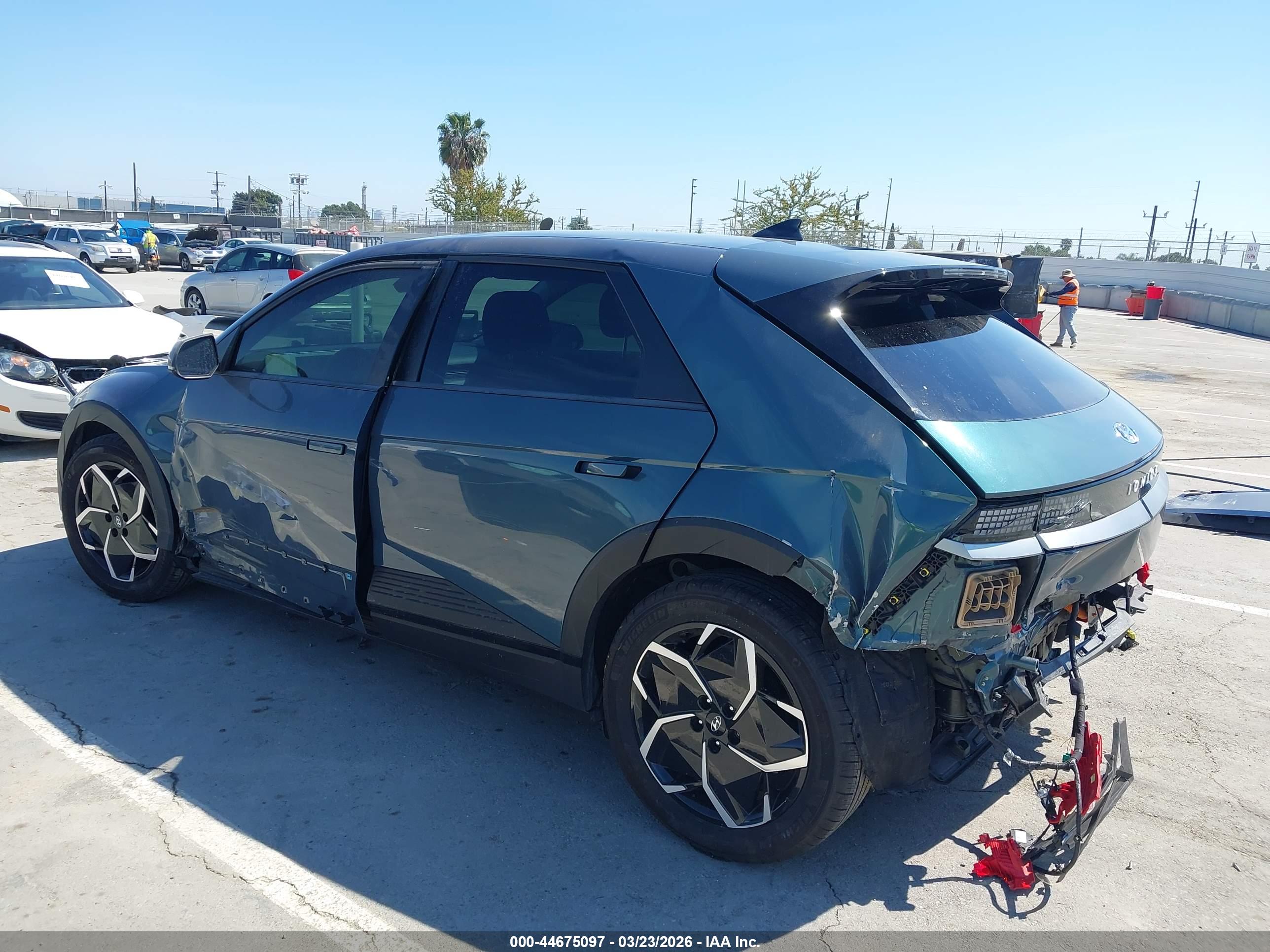 HYUNDAI IONIQ image 3