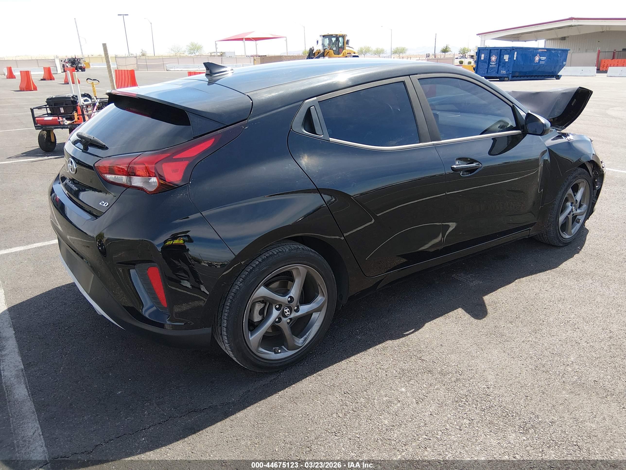 HYUNDAI VELOSTER image 4