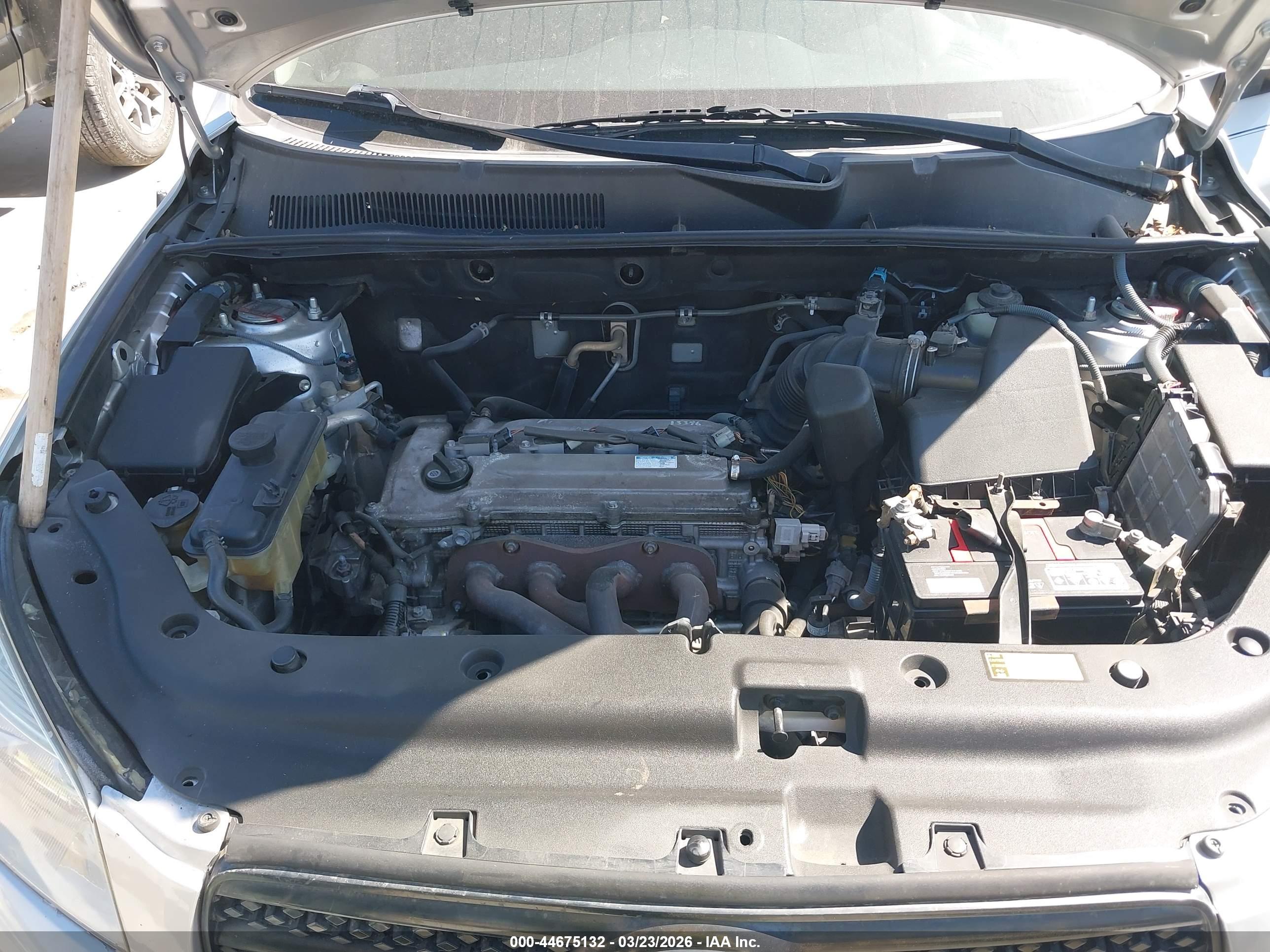 TOYOTA RAV4 image 10