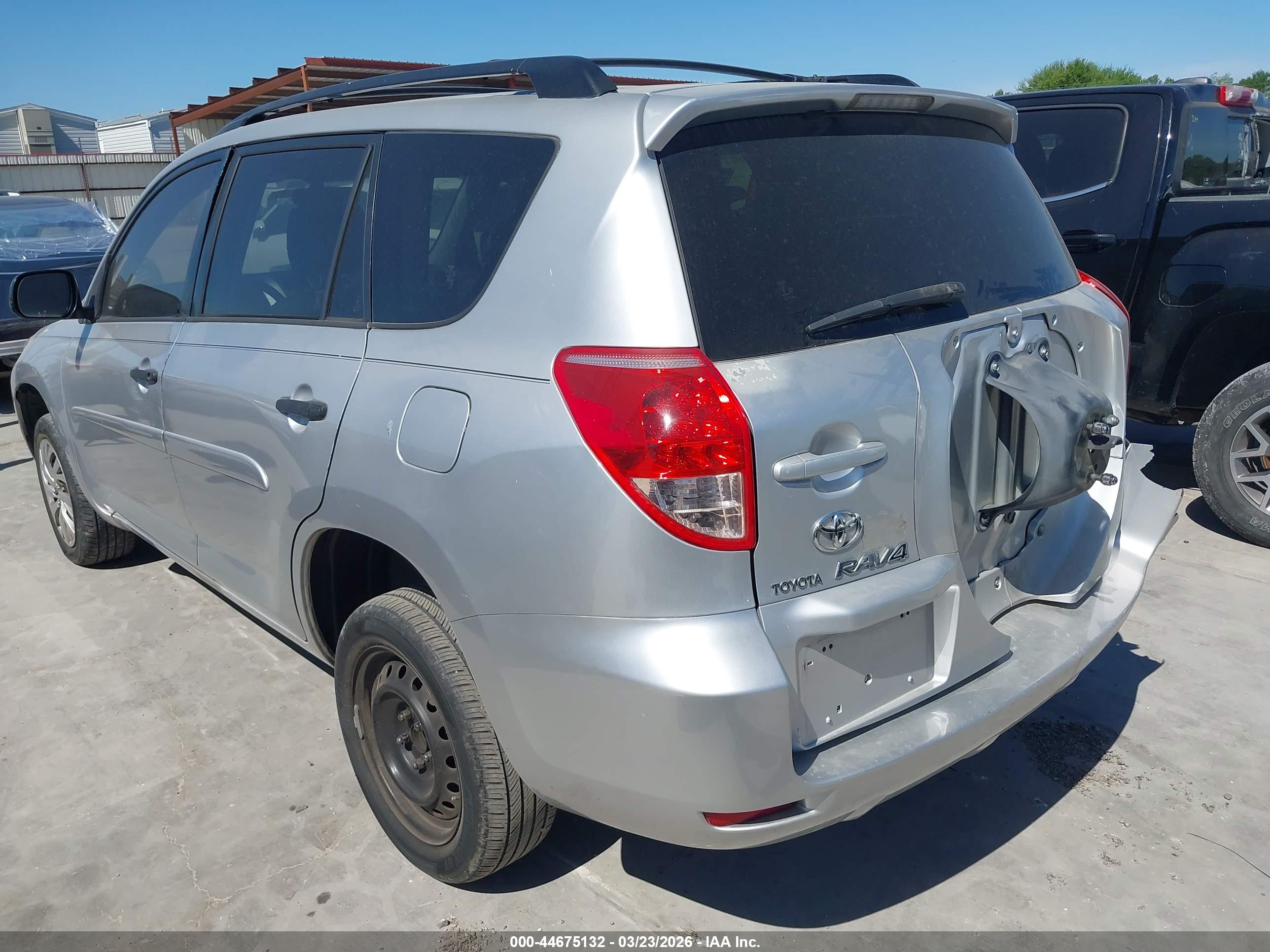 TOYOTA RAV4 image 3