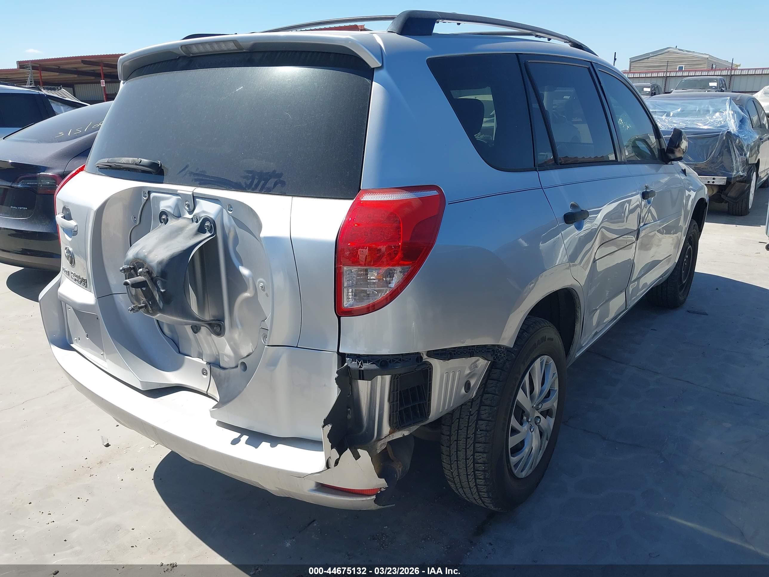 TOYOTA RAV4 image 4