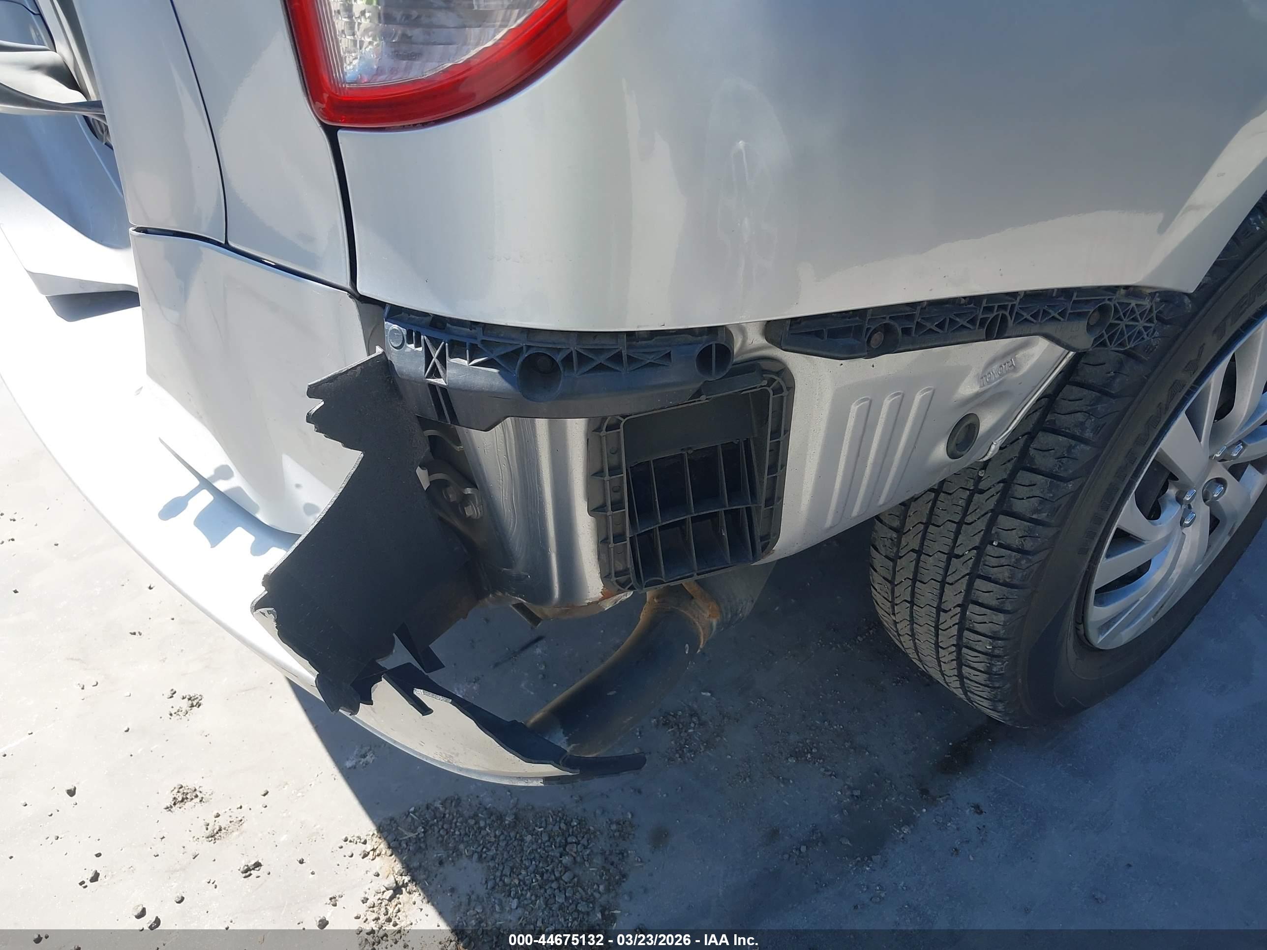 TOYOTA RAV4 image 6