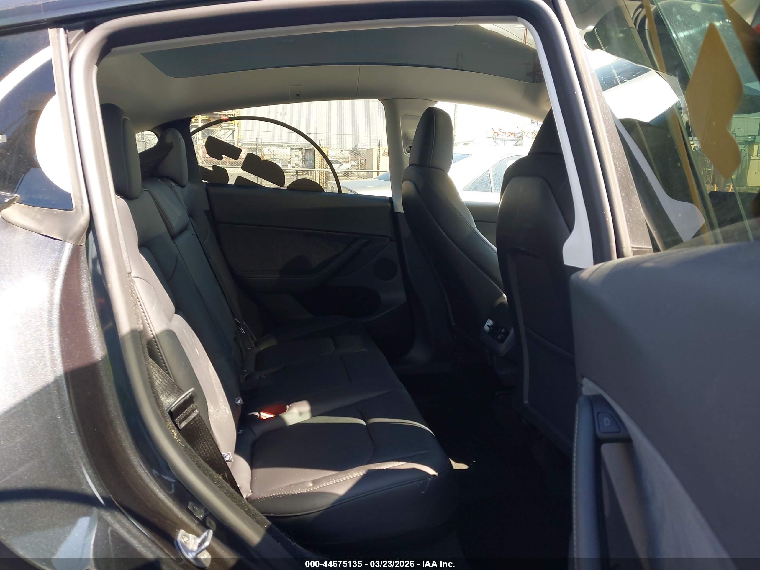 TESLA MODEL image 8