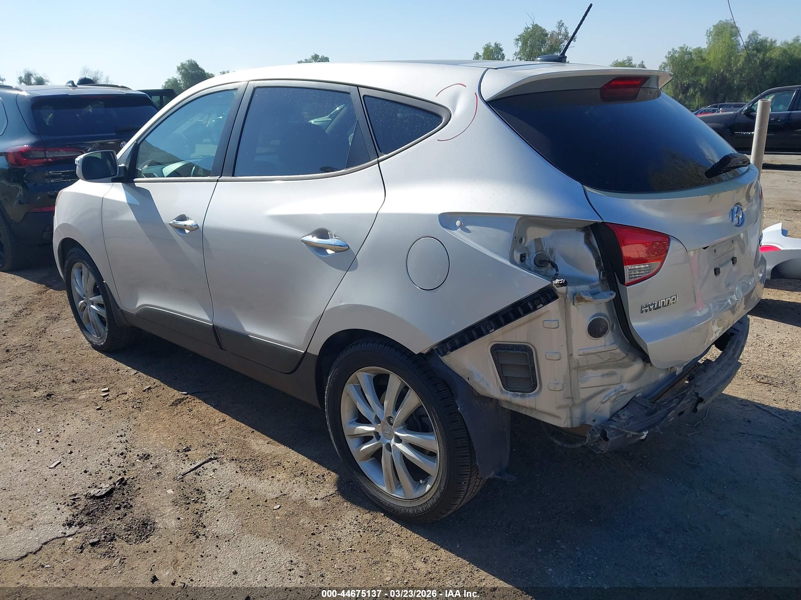 HYUNDAI TUCSON image 3