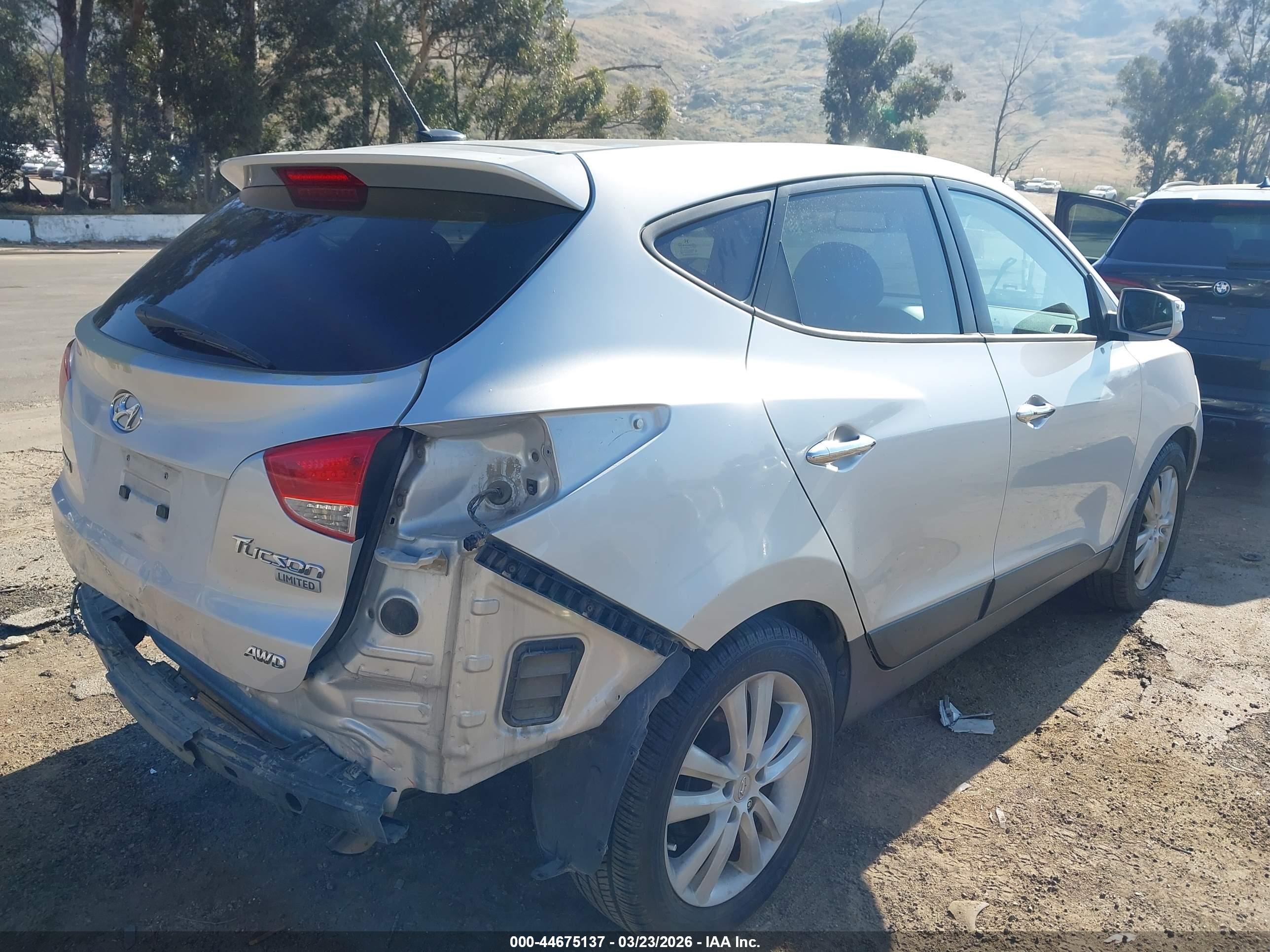HYUNDAI TUCSON image 4