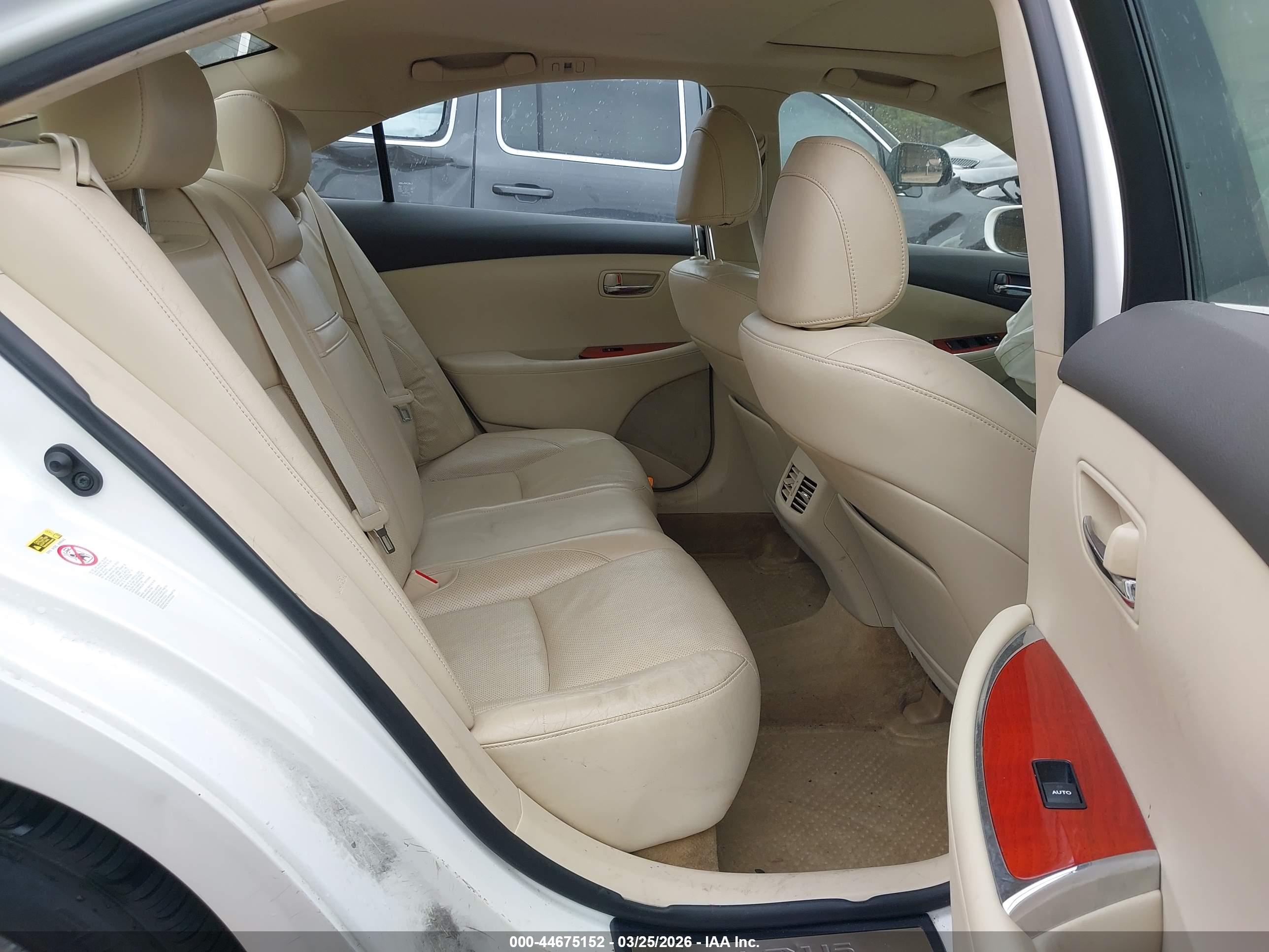 LEXUS ES image 8