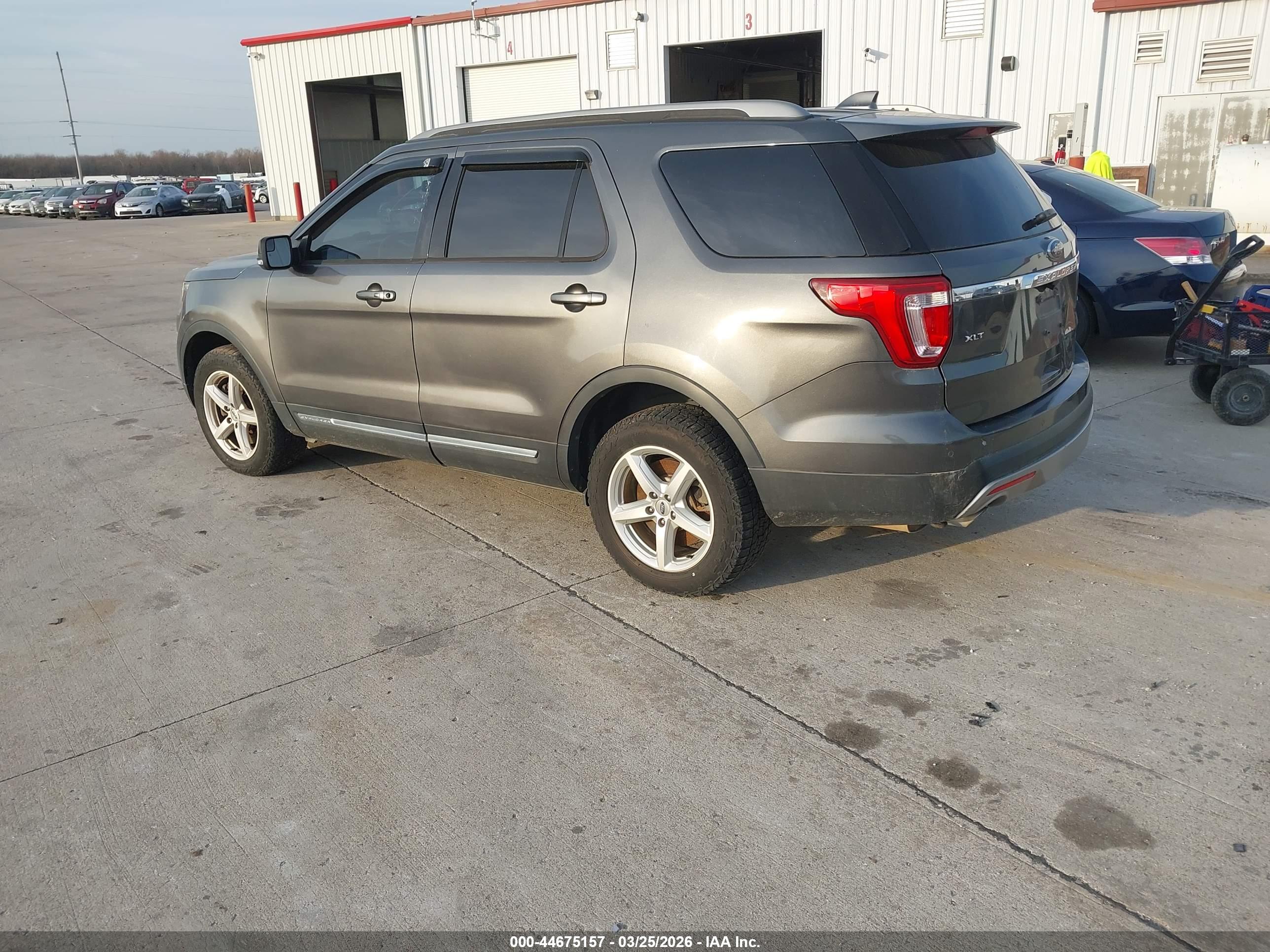 FORD EXPLORER image 3