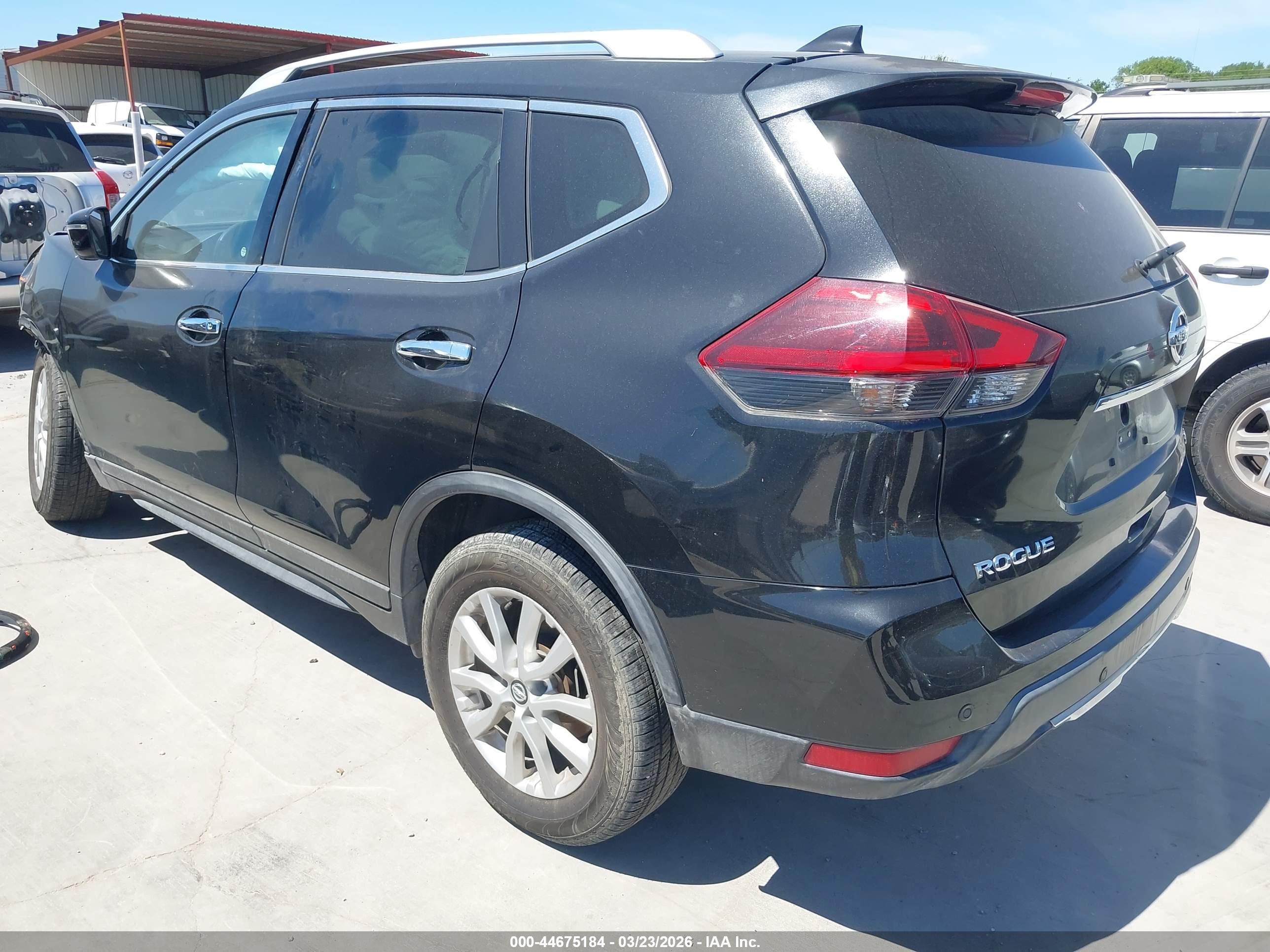NISSAN ROGUE image 3
