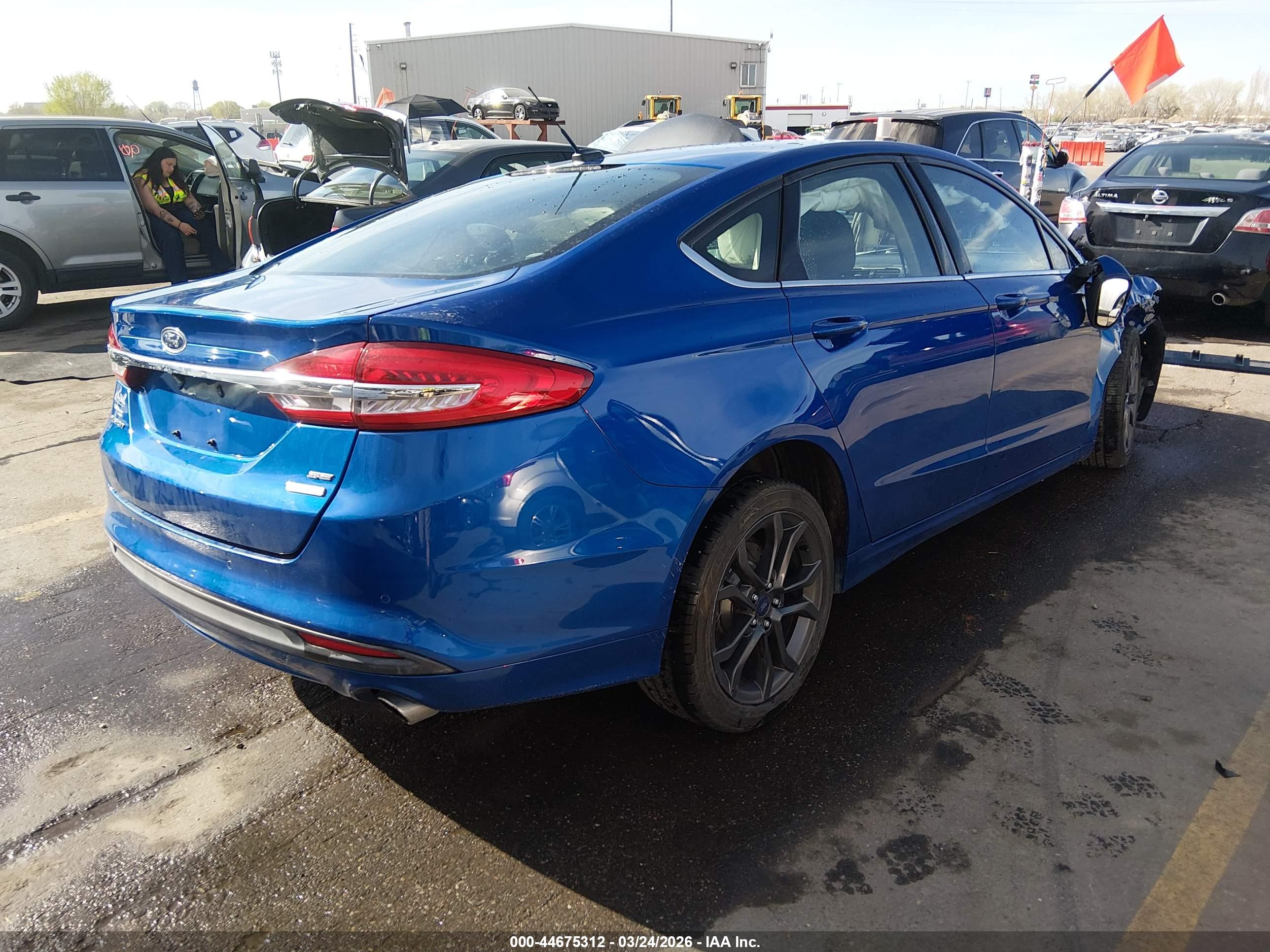 FORD FUSION image 4