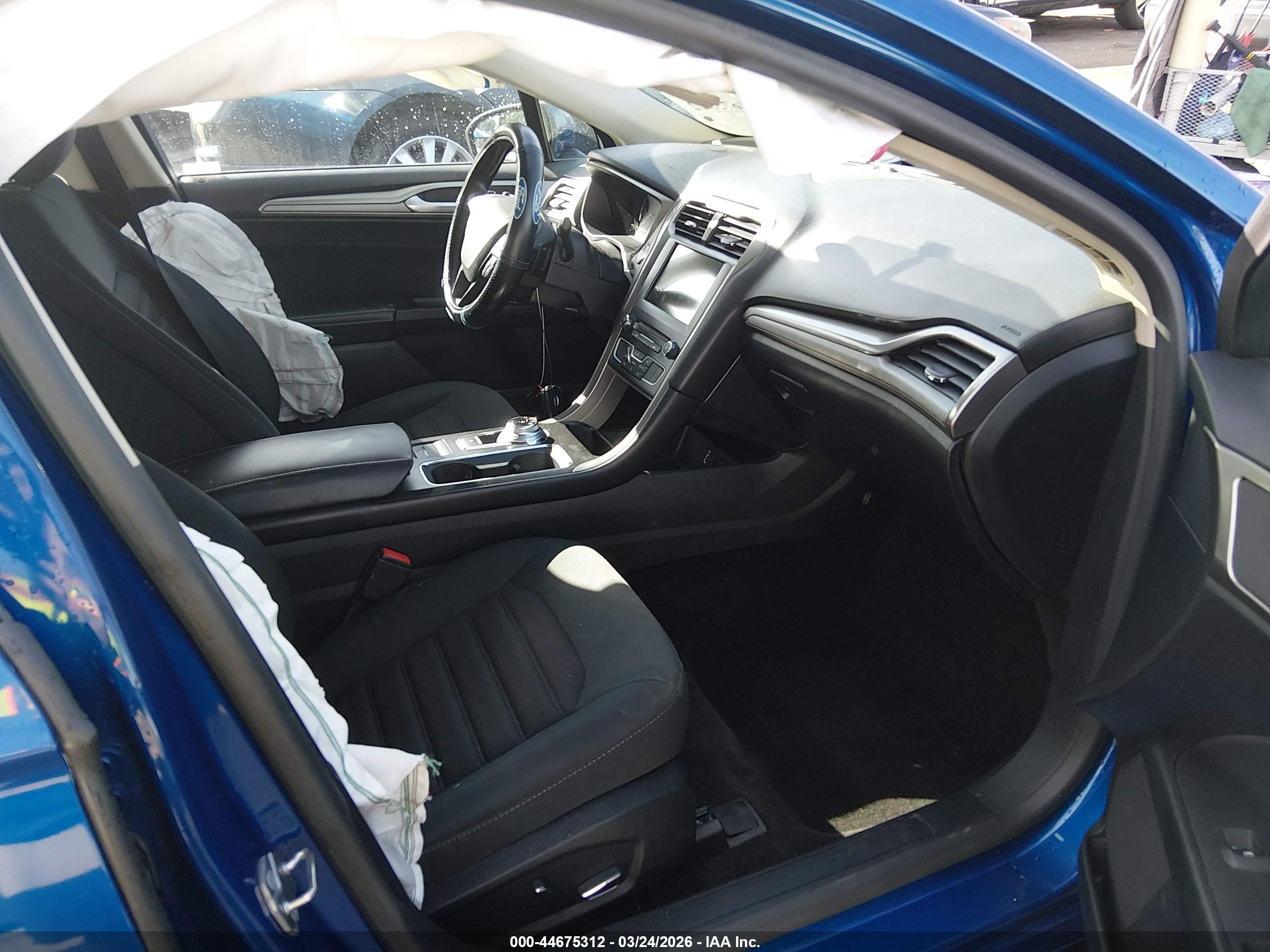 FORD FUSION image 5