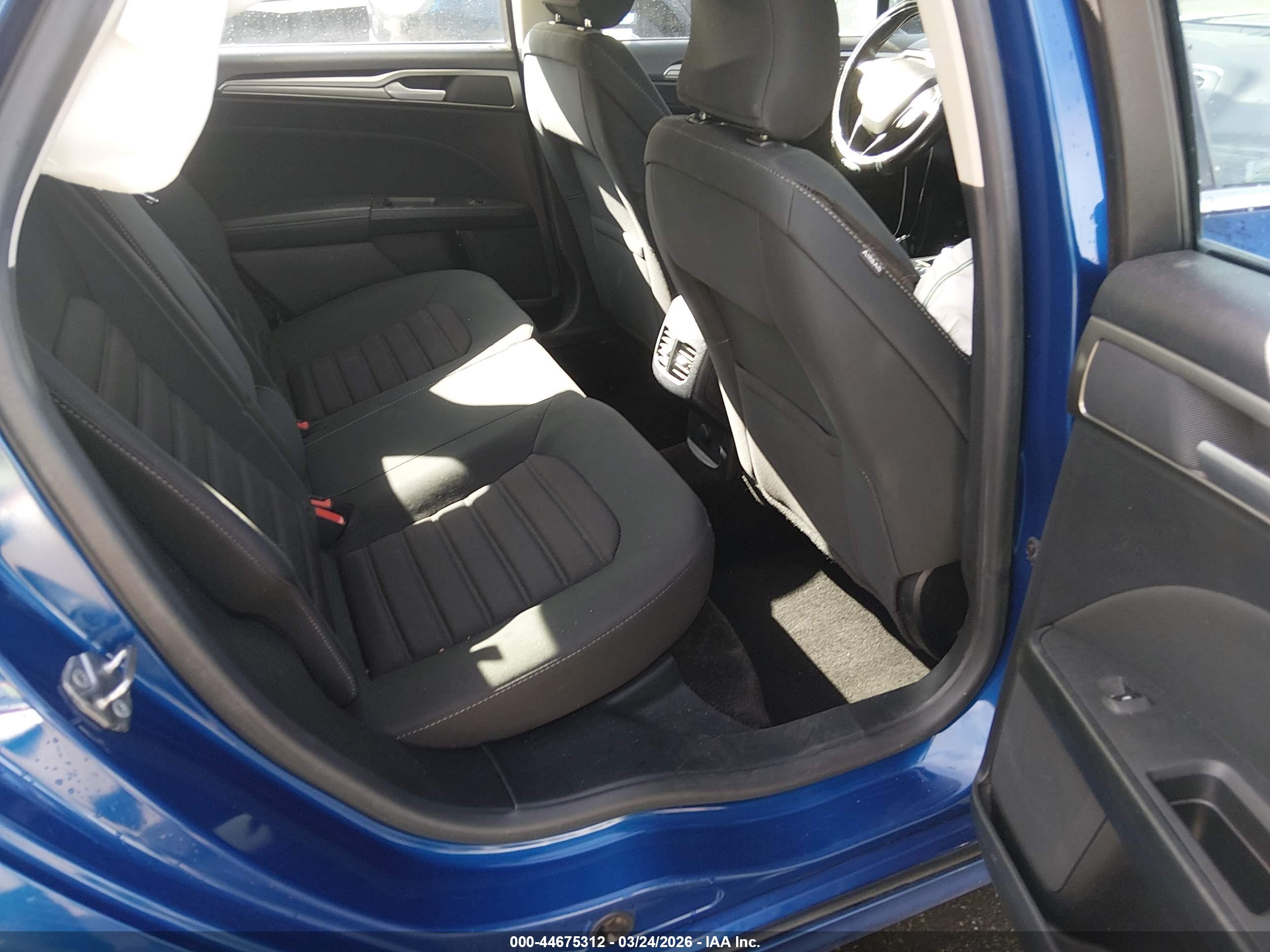 FORD FUSION image 8