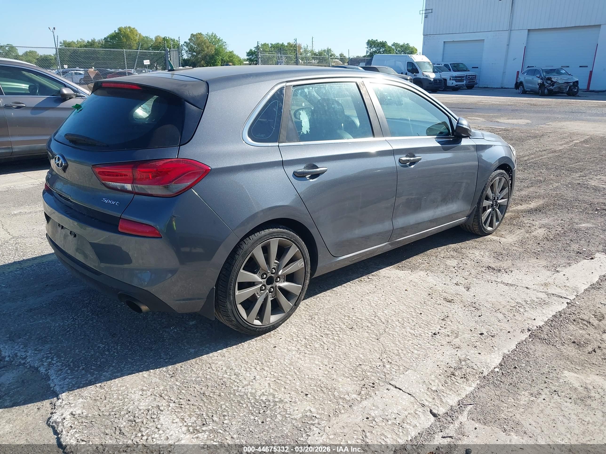 HYUNDAI ELANTRA image 4