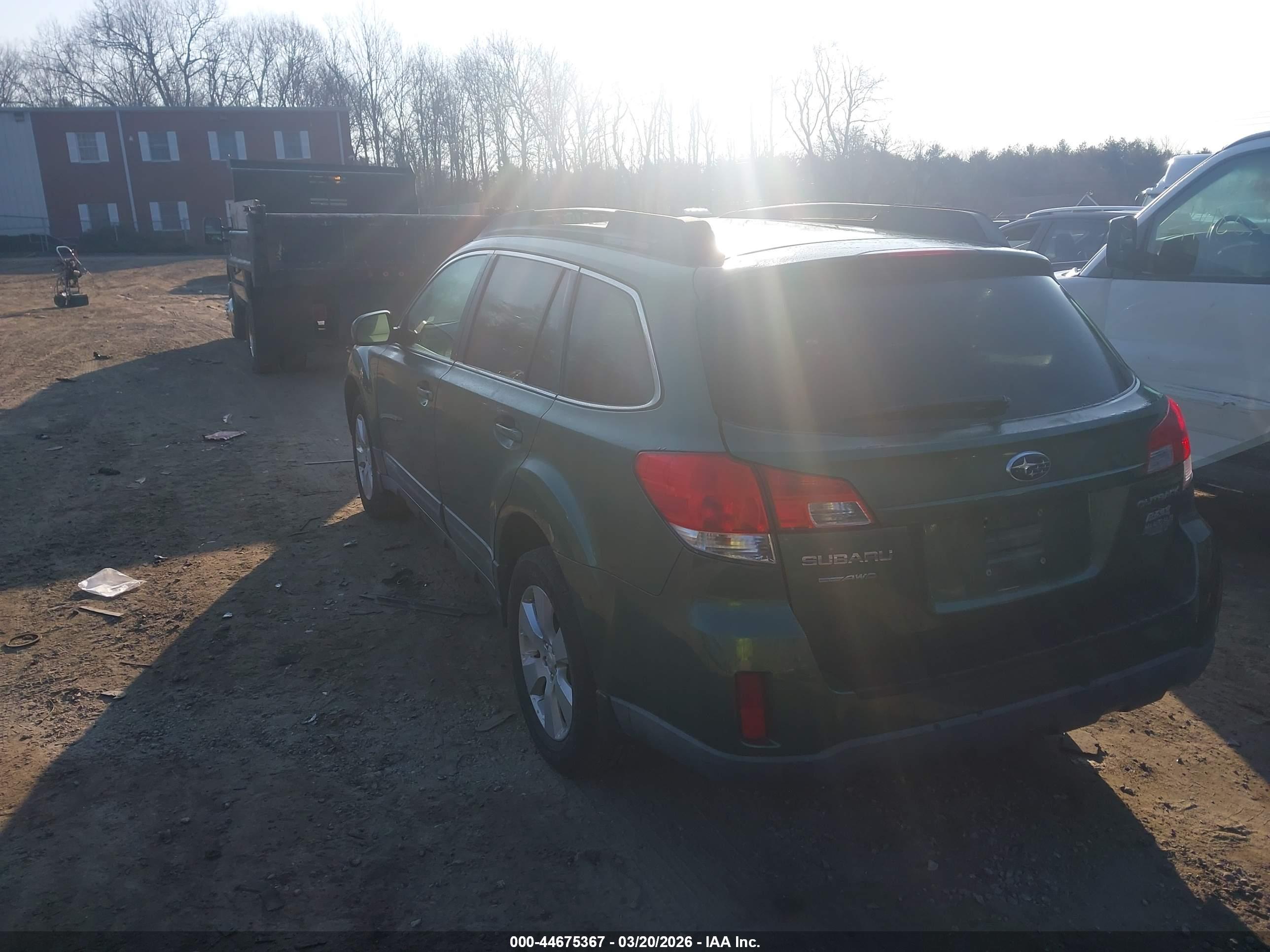 SUBARU OUTBACK image 3