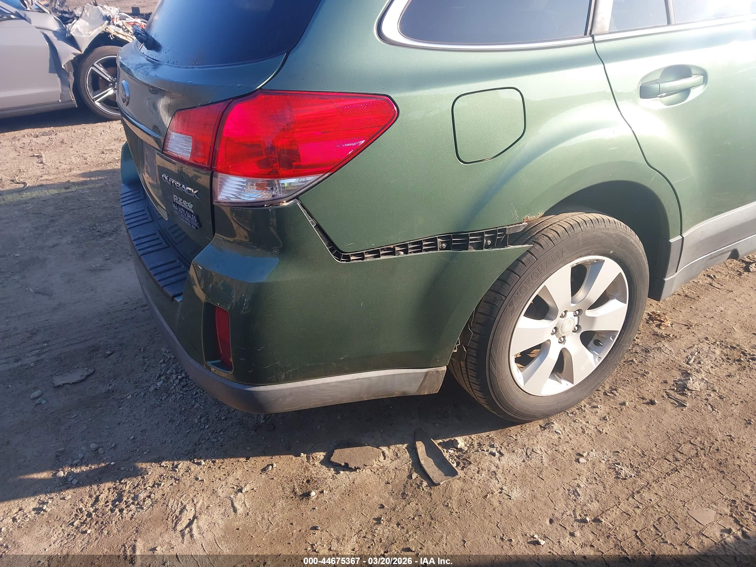 SUBARU OUTBACK image 6