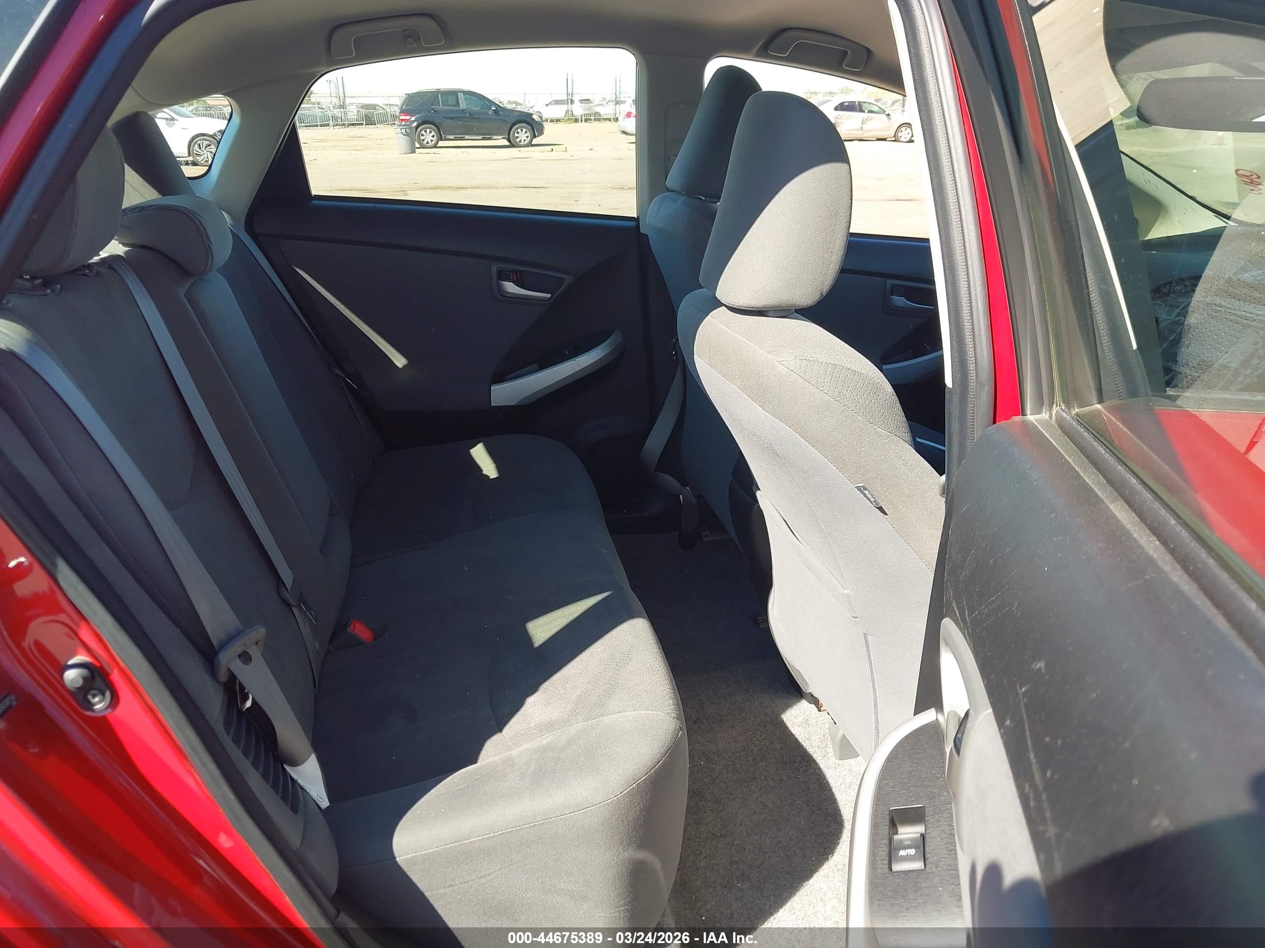 TOYOTA PRIUS image 8