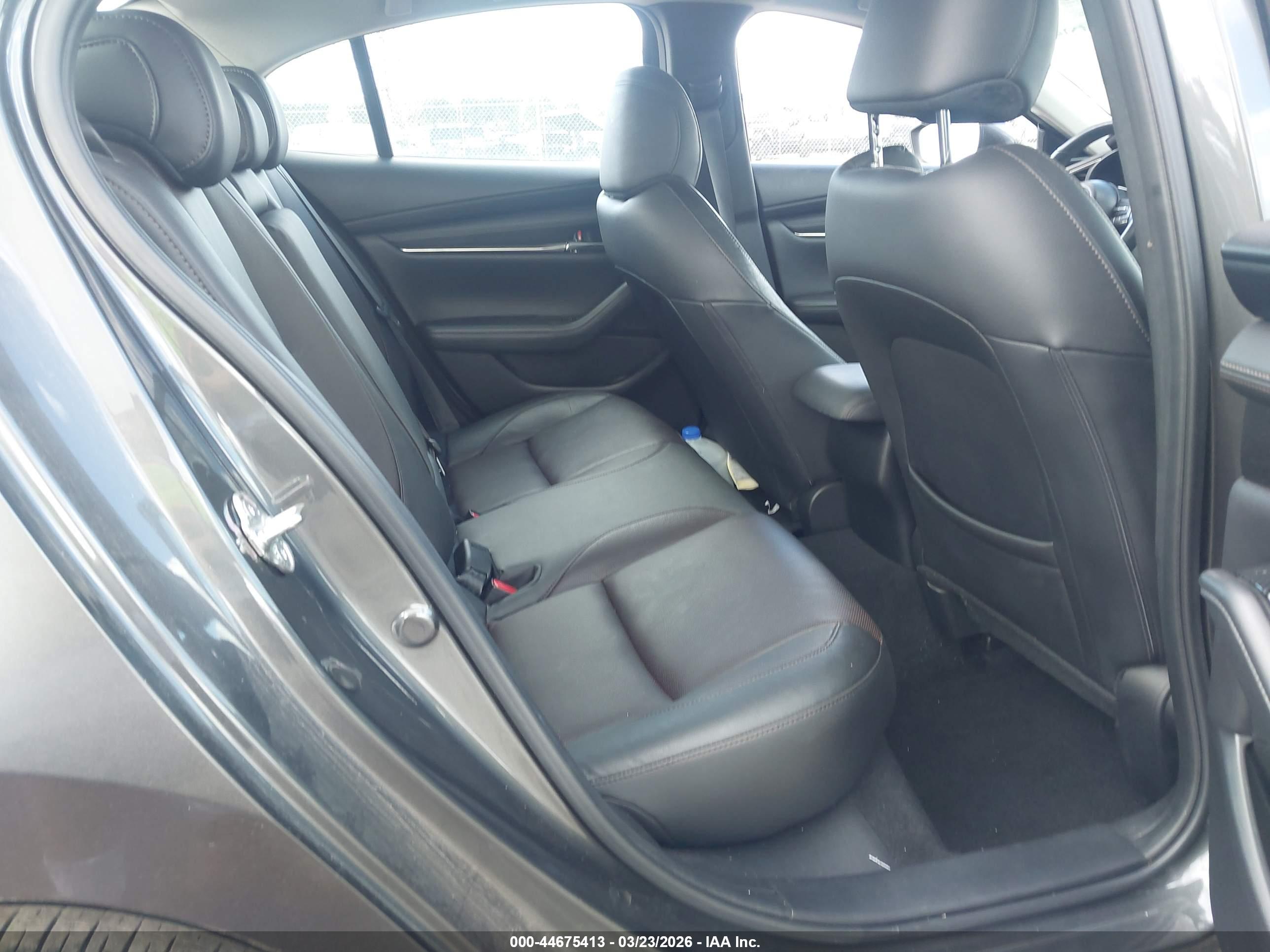MAZDA MAZDA3 image 8