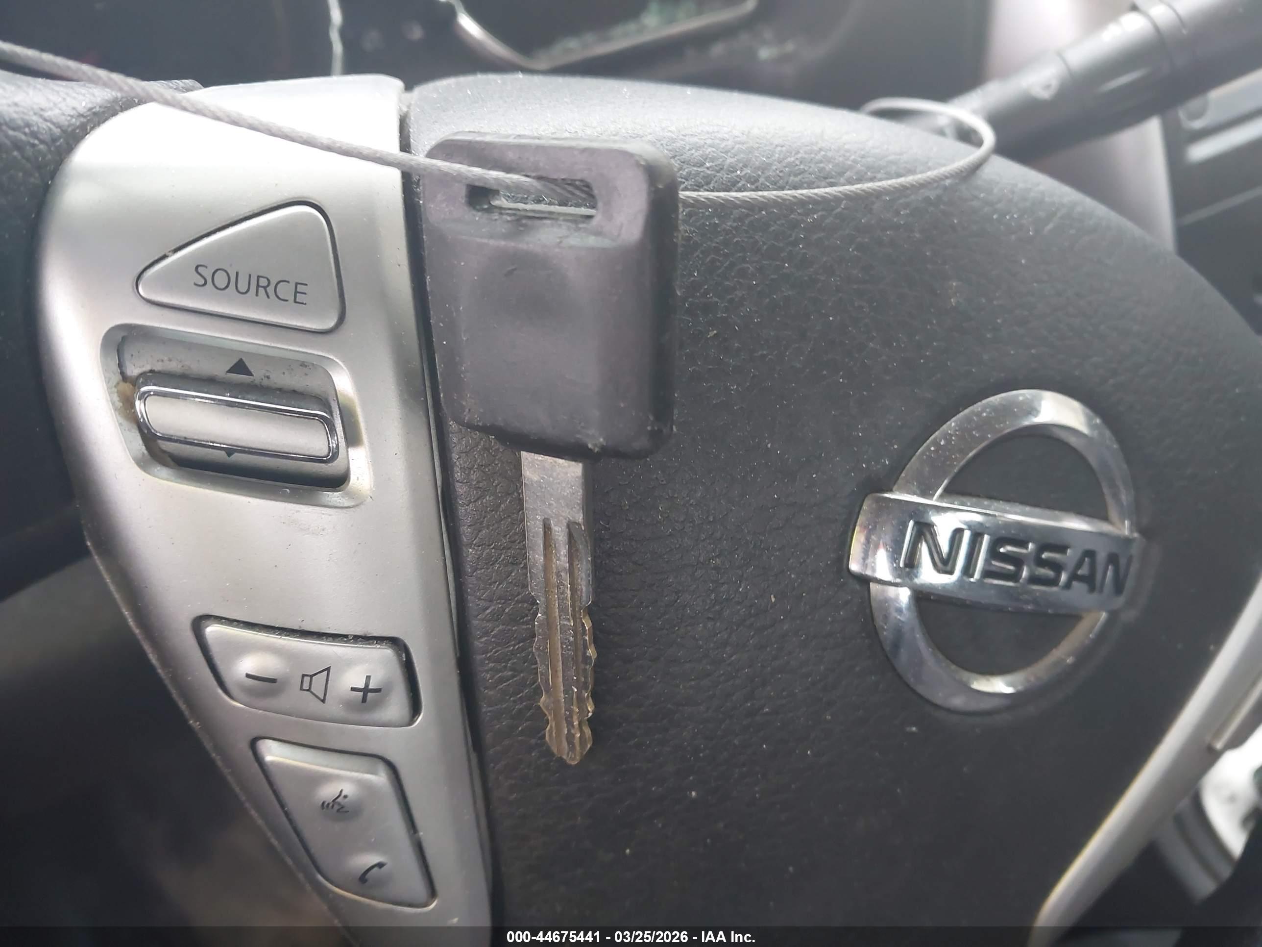NISSAN VERSA image 11