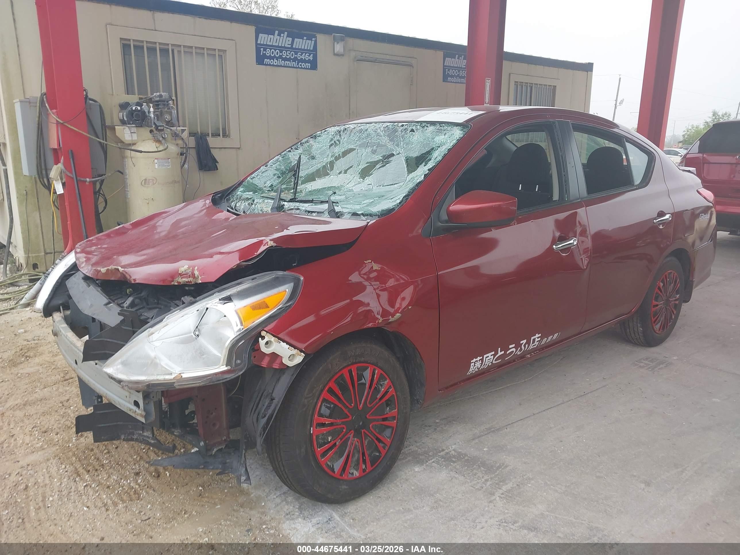NISSAN VERSA image 2