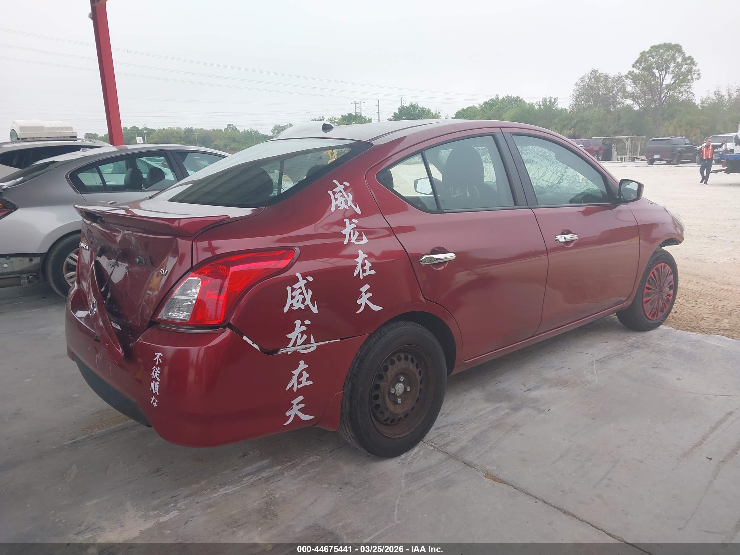 NISSAN VERSA image 4