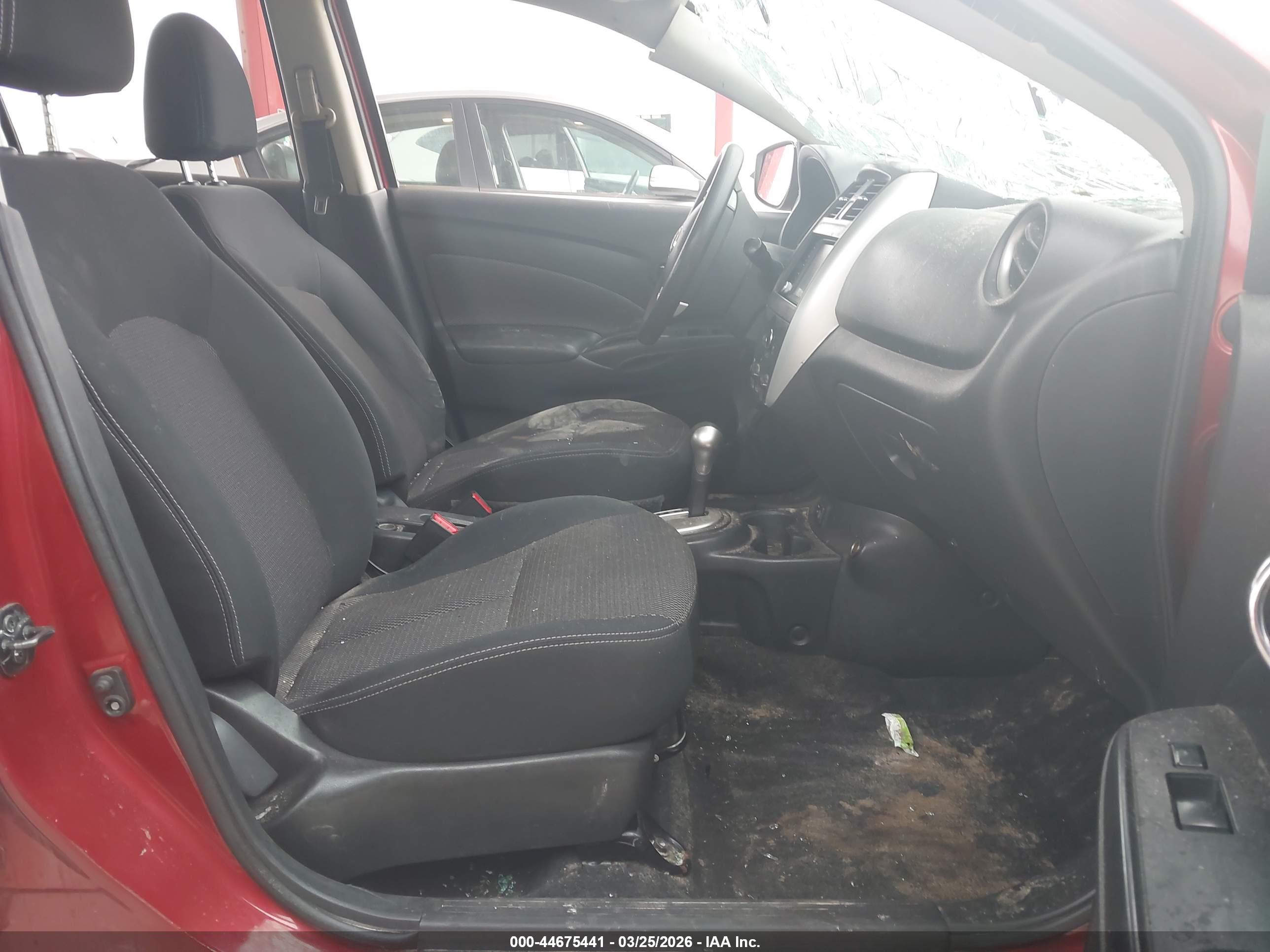 NISSAN VERSA image 5