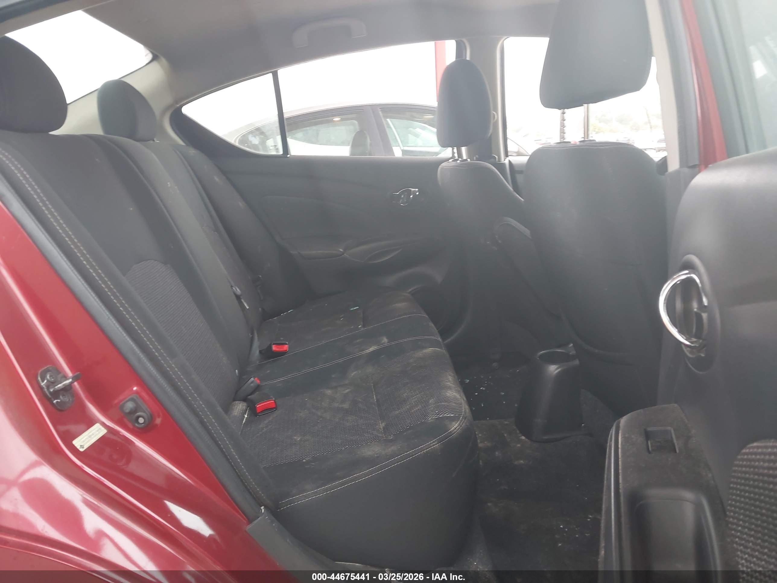 NISSAN VERSA image 8