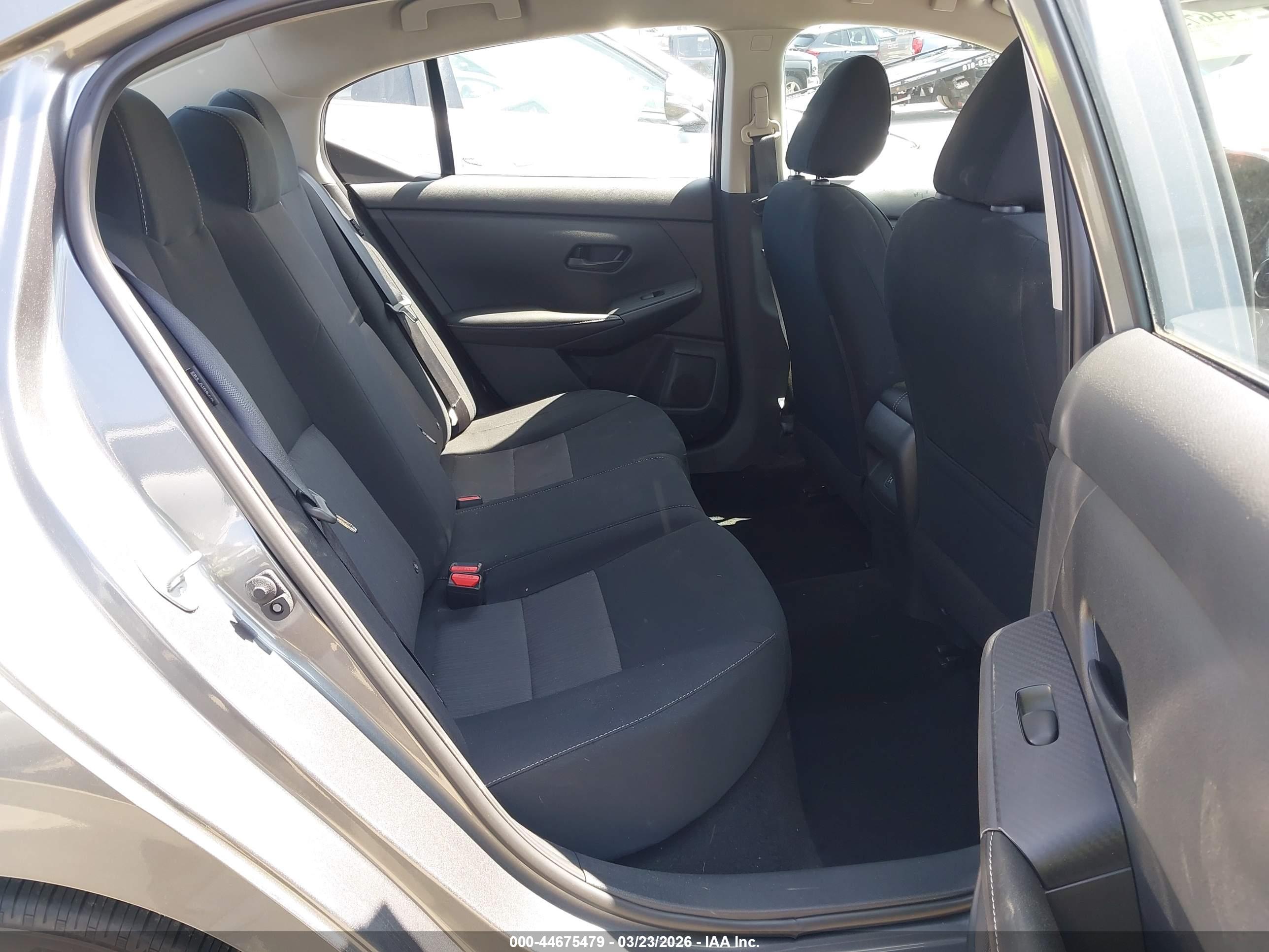 NISSAN SENTRA image 8