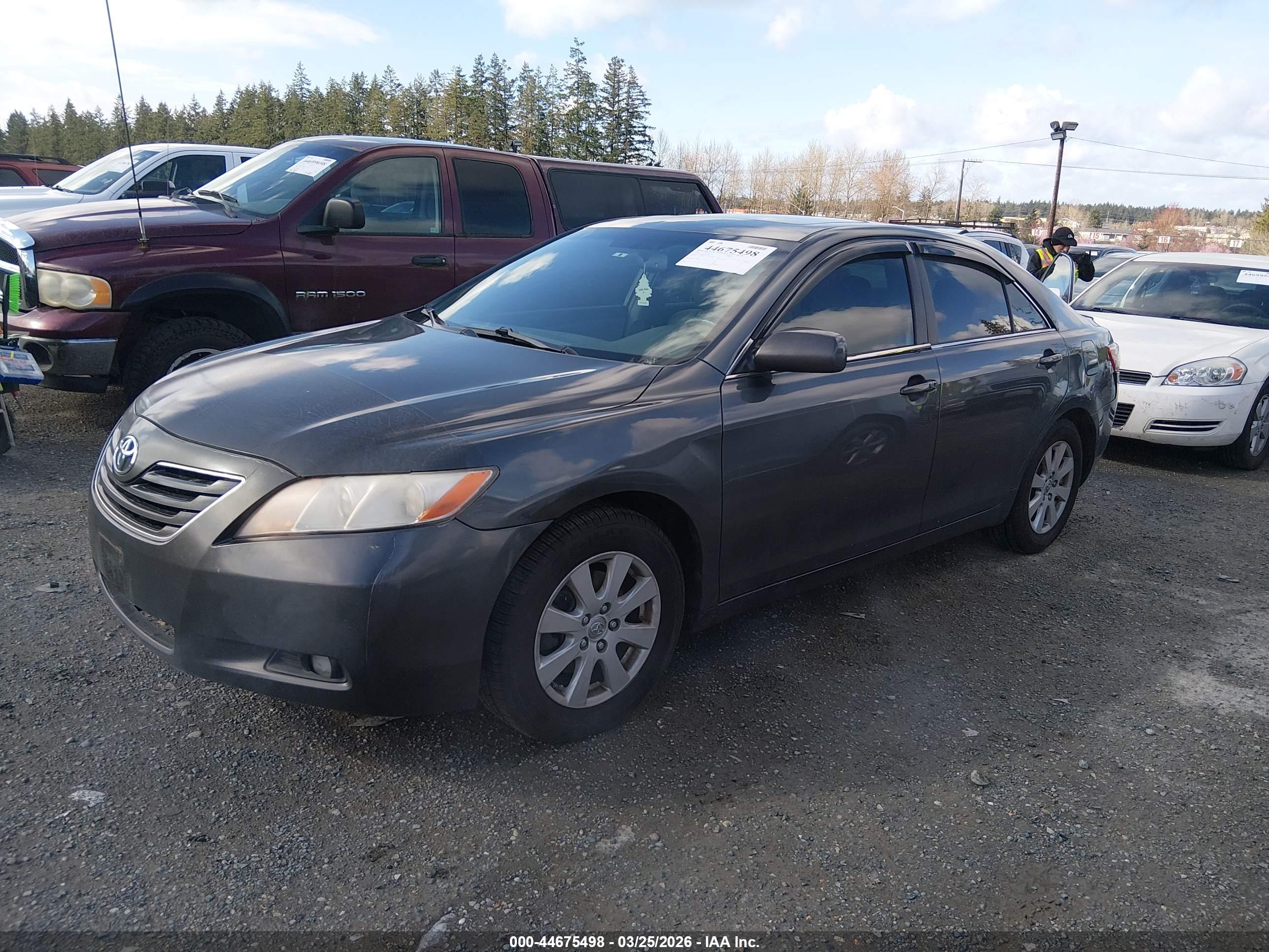 TOYOTA CAMRY image 2