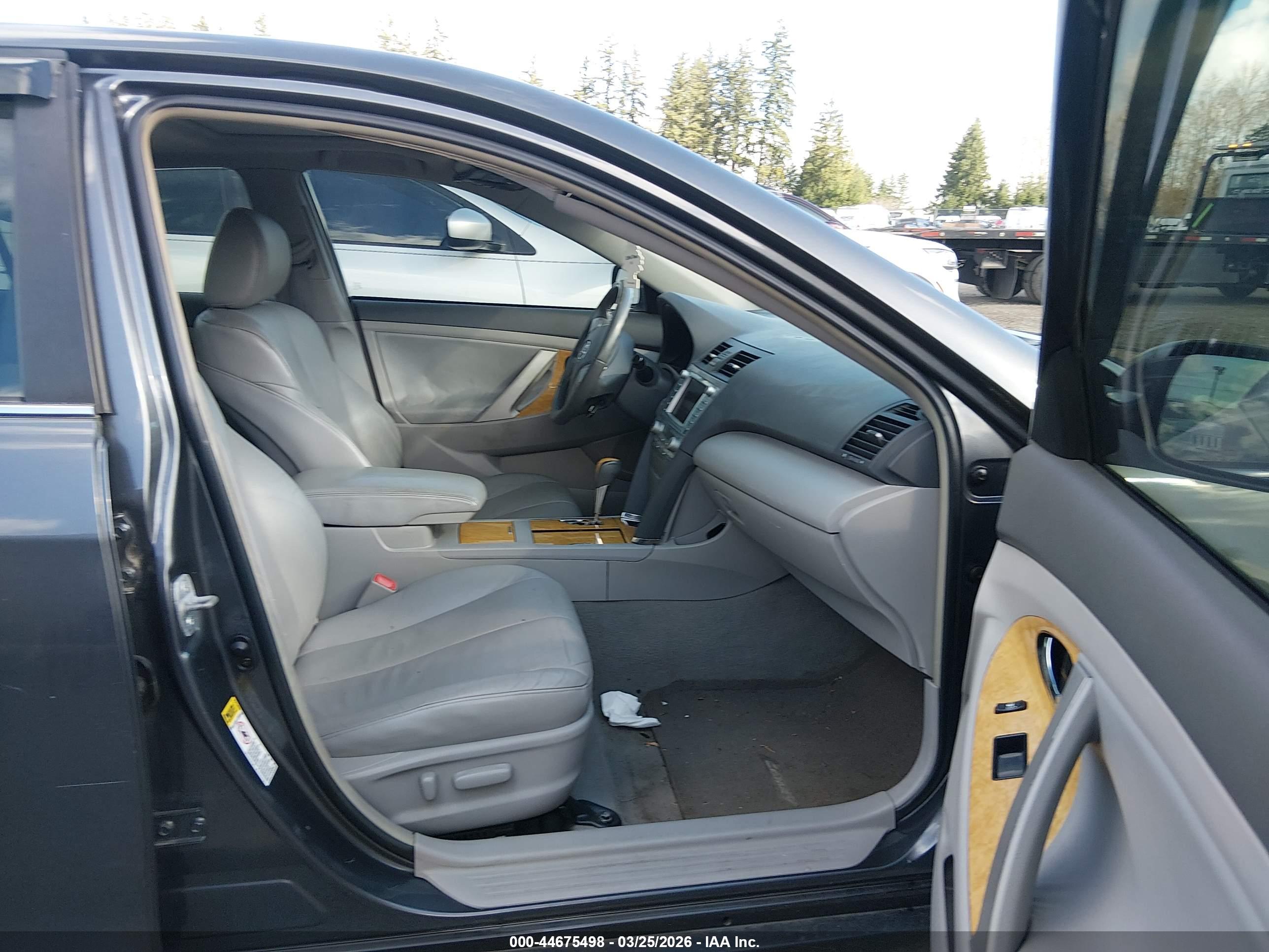 TOYOTA CAMRY image 5