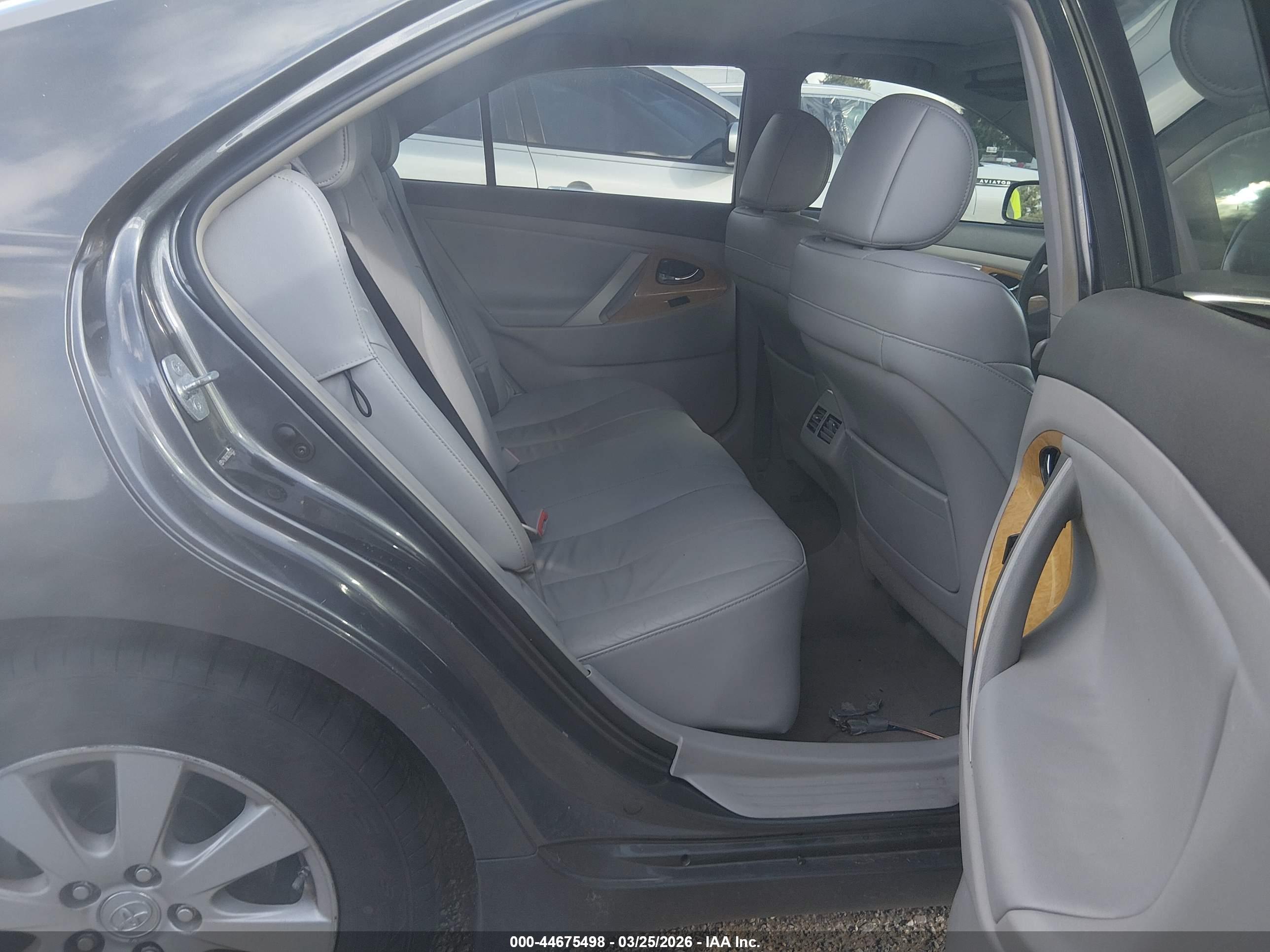 TOYOTA CAMRY image 8